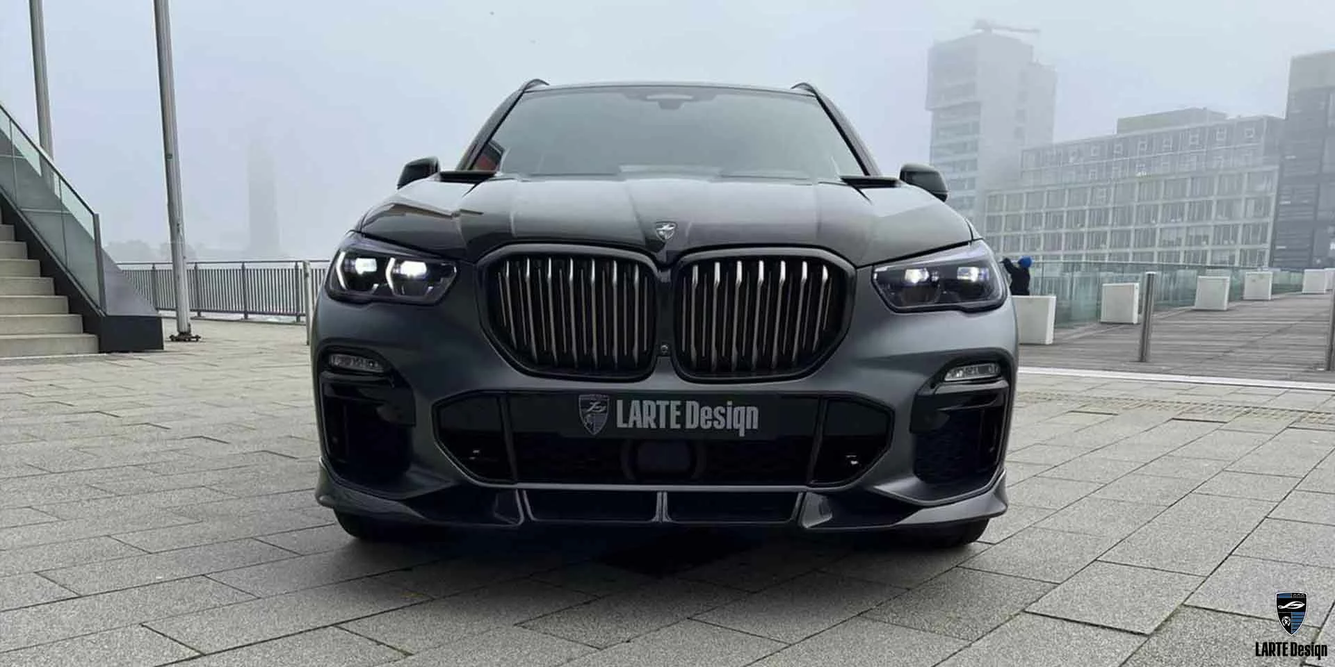 Kaufen Sie einen Frontstoßstangen-Splitter aus Kohlefaser für den BMW X5 M Sport G05 M50d in Schwarz-Saphir-Metallic