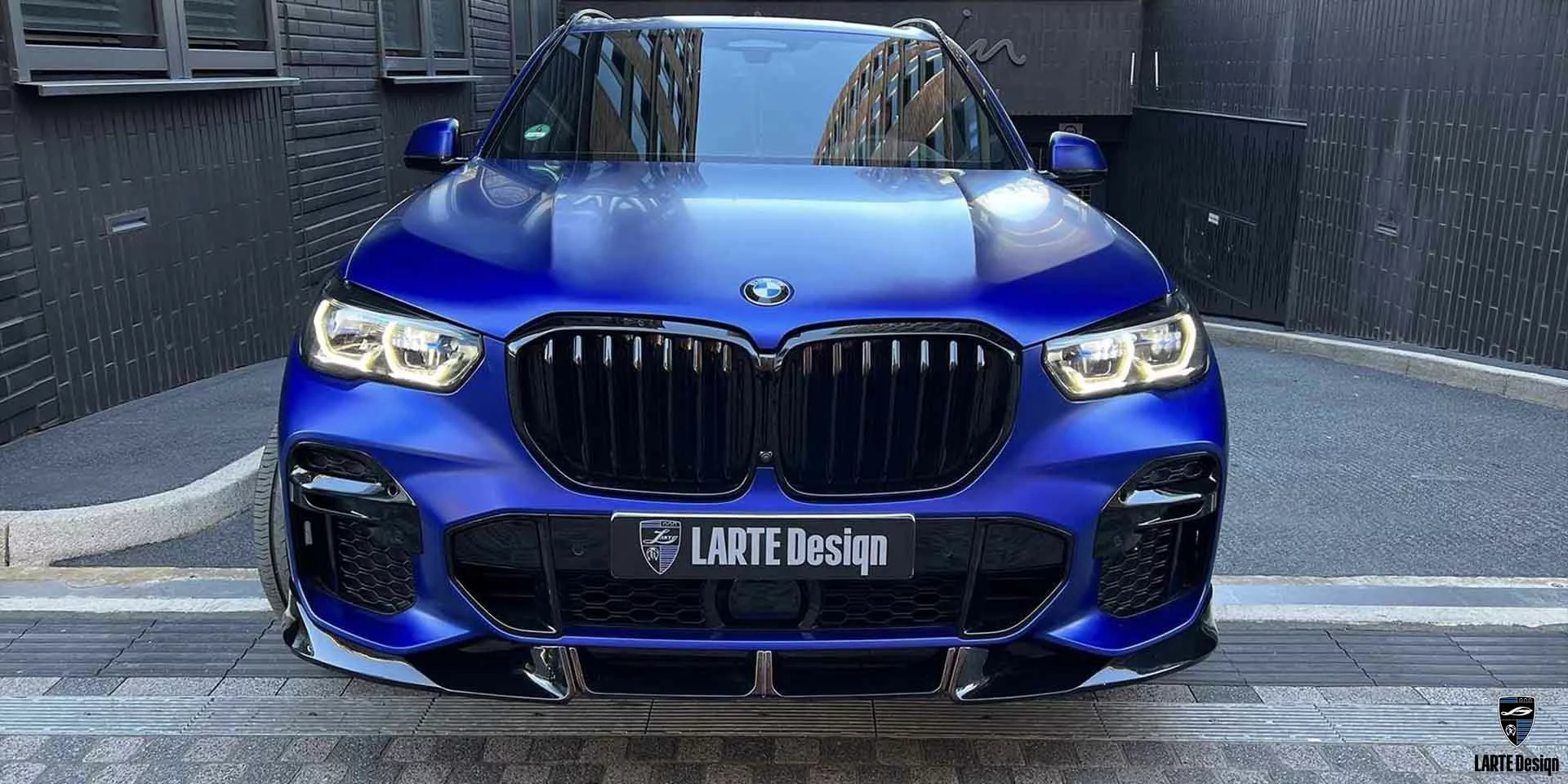 Kaufen Sie einen Frontstoßfängersplitter aus Kohlefaser für den BMW X5 M Sport G05 M50i in Phytonic Blue Metallic