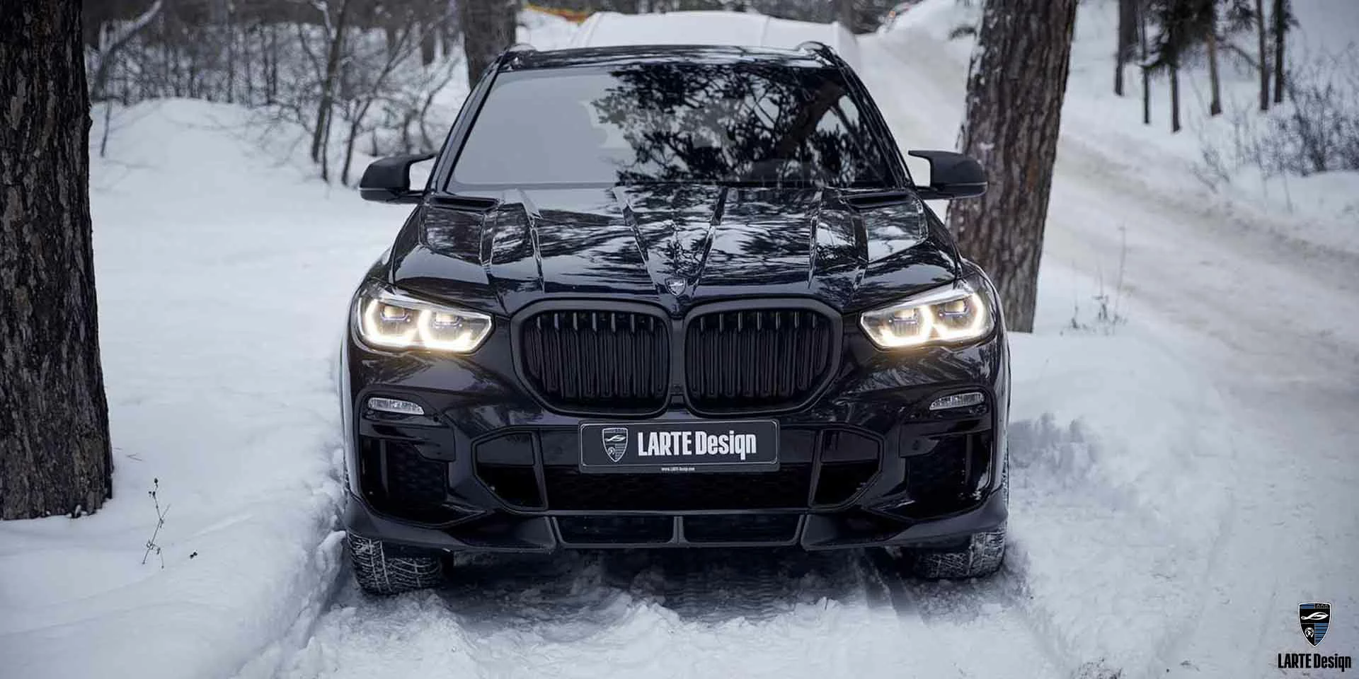 Holen Sie sich Seitenleisten aus Kohlefaser für den BMW X5 M Sport G05 M50i in Saphirschwarz metallic