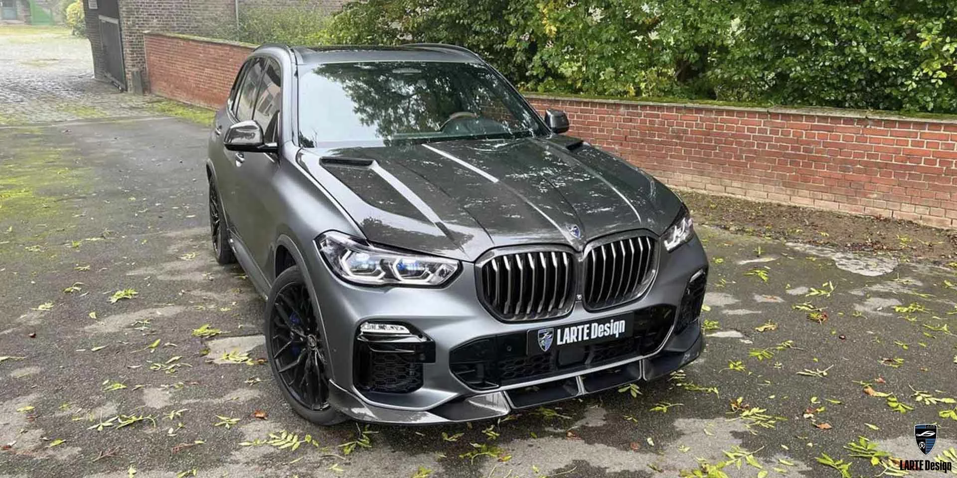 Installation custom body kit for BMW X5 M sport G05 M50i Silver Metallic 