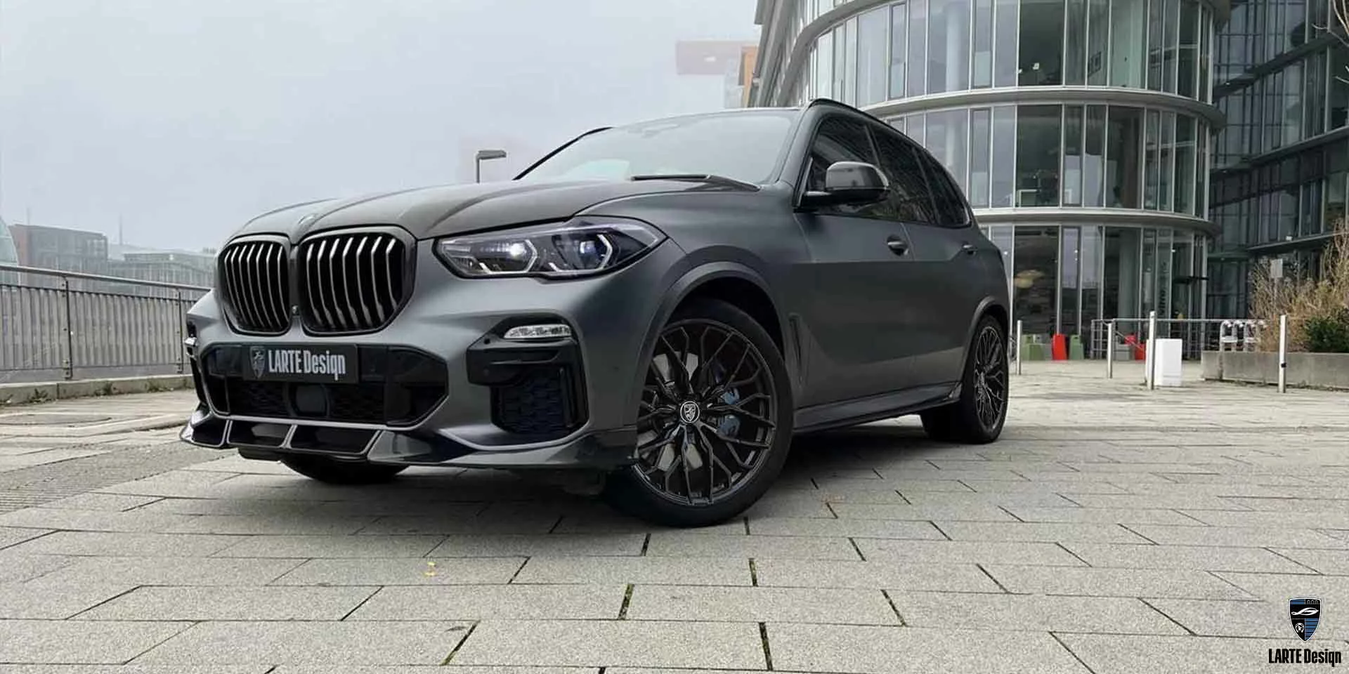 Bestellen Sie ein Kohlefaser-Body-Kit für den BMW X5 M Sport G05 M50d in Silber Metallic