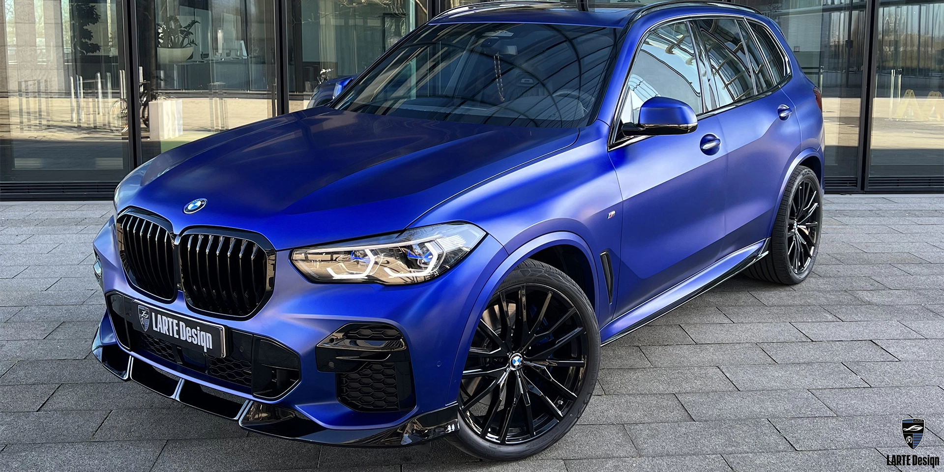 Installieren Sie eine individuelle Karosserietuning für den BMW X5 M Sport G05 Phytonic Blau Metallic 2020