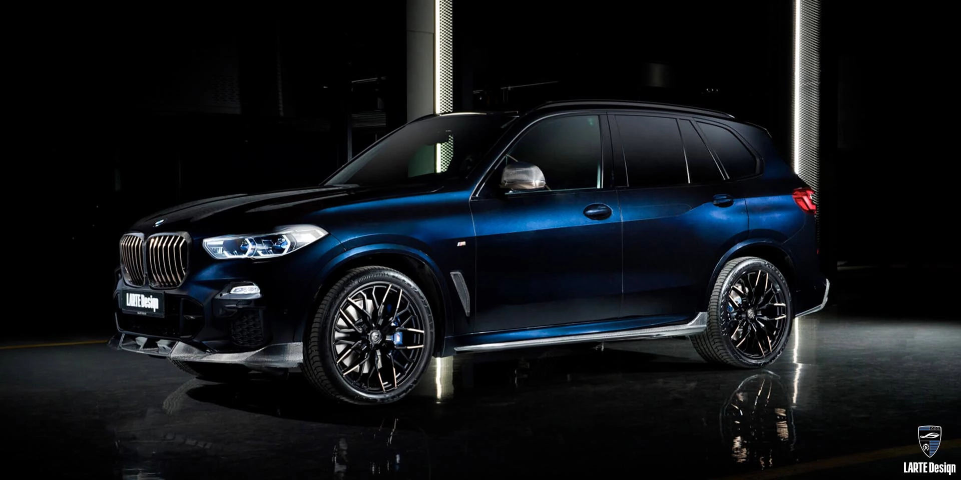 Bestellen Sie Tuning-Kits aus Carbonfaser für den BMW X5 M Sport G05 M50i in Tanzanitblau II Metallic