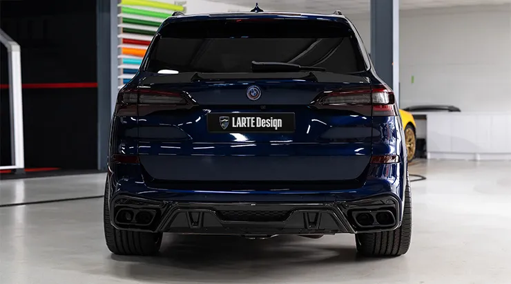 Rückansicht eines BMW X5 G05 2019 - 2023 mit einem Karosserie-Kit für ein individuelles Erscheinungsbild