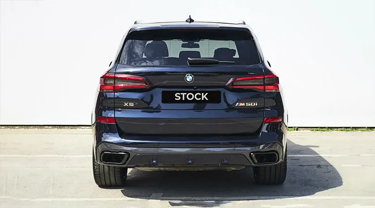 Rückansicht eines BMW X5 G05 2019 - 2023 mit einem Karosserie-Kit für ein individuelles Erscheinungsbild