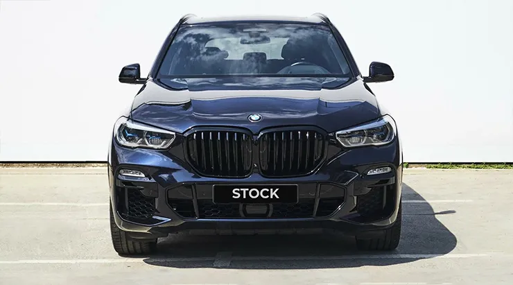 Frontansicht eines BMW X5 G05 2019 - 2023 mit einem Karosserie-Kit für ein individuelles Erscheinungsbild
