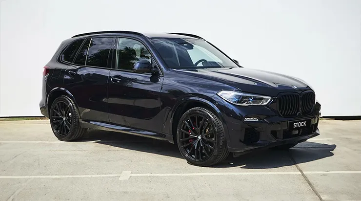 Front angle view on a BMW X5 G05 with a body kit giving the car a custom appearance