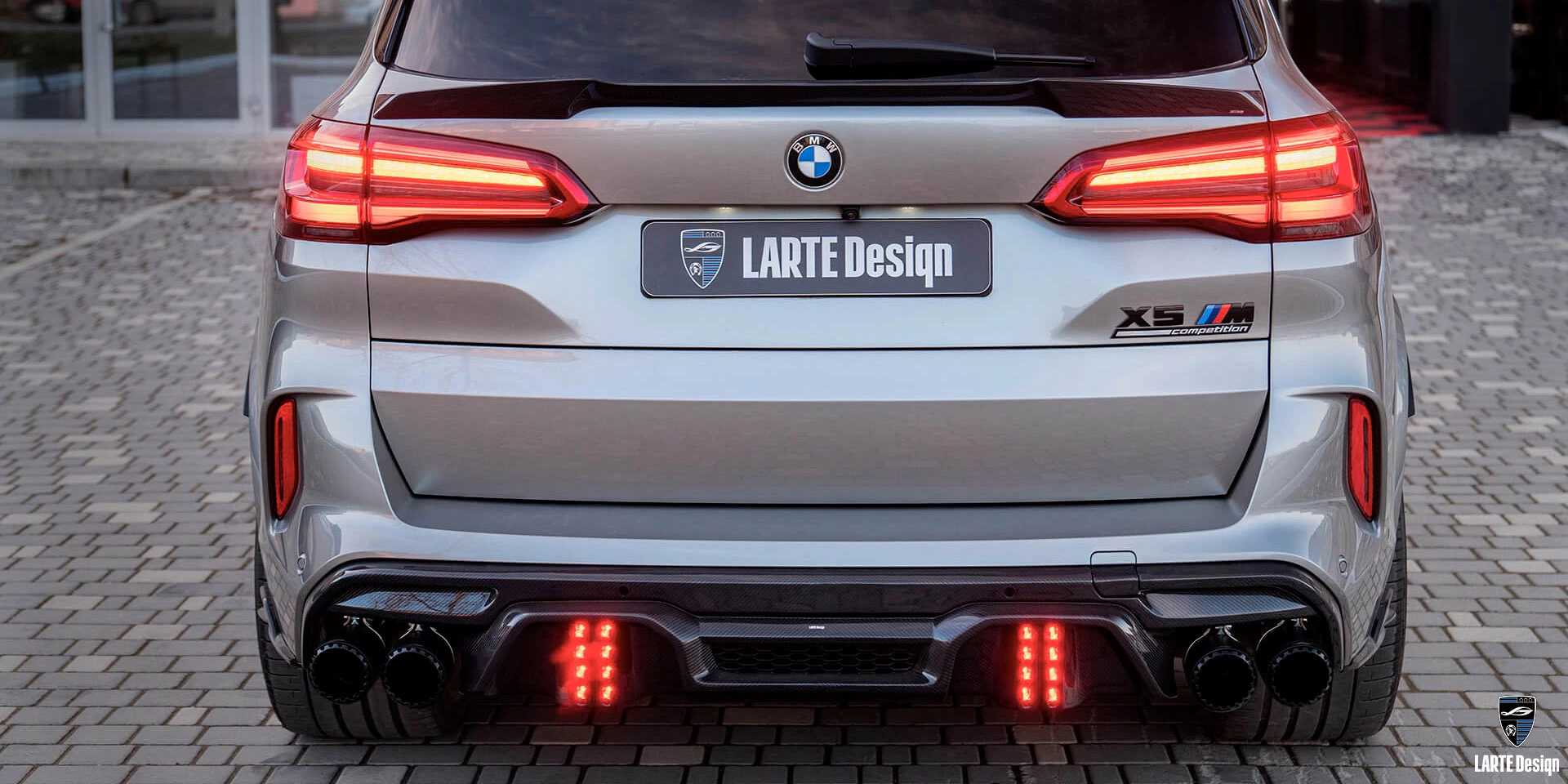 Kaufen Sie einen Kohlefaser-Heckschürzen-Diffusor für den LARTE Performance BMW X5M Competition F95 in Dravitgrau Metallic