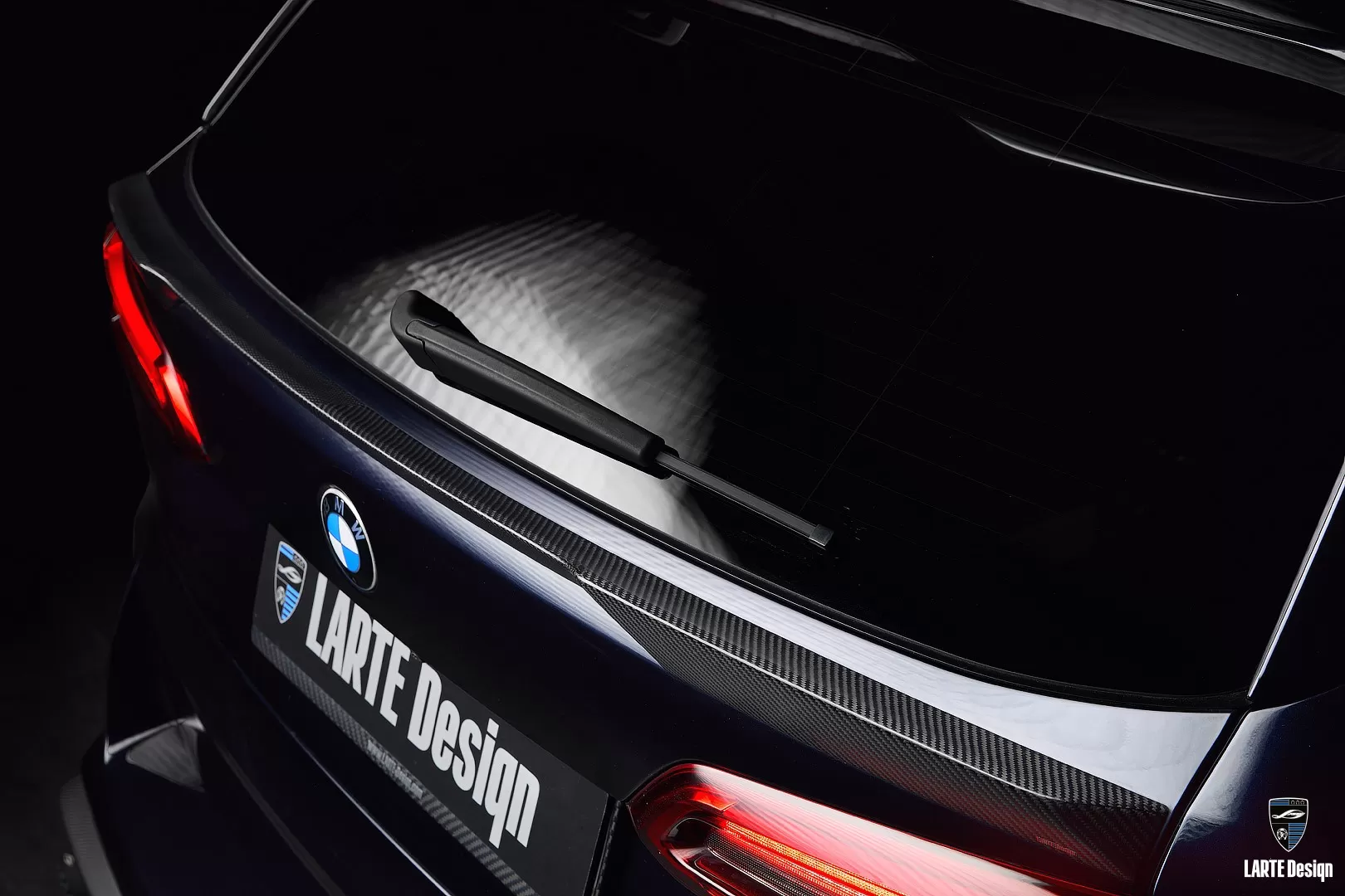 Carbon fiber trunk spoiler for Tanzanite Blue BMW X5 M Competition F95 2019-2023