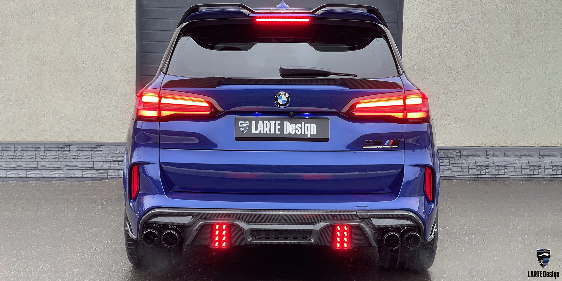 Besorgen Sie sich Kohlefaser-Schweller für BMW X5M Competition F95 Tansanitblau II Metallic 2021
