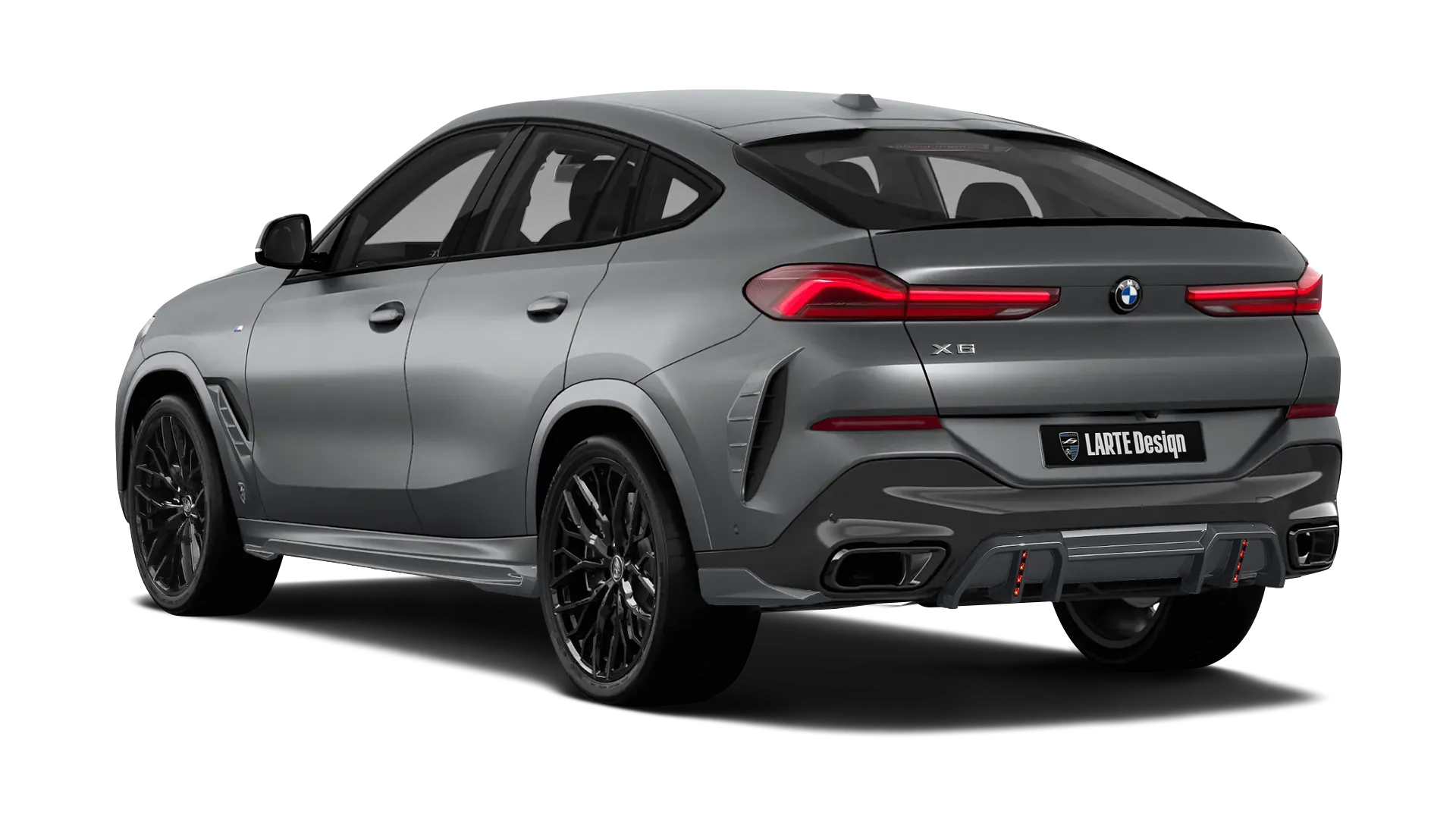 BMW X6 G06 LCI III Facelift mit lackiertem Karosserie-Kit: Rückansicht in Frozen Grau