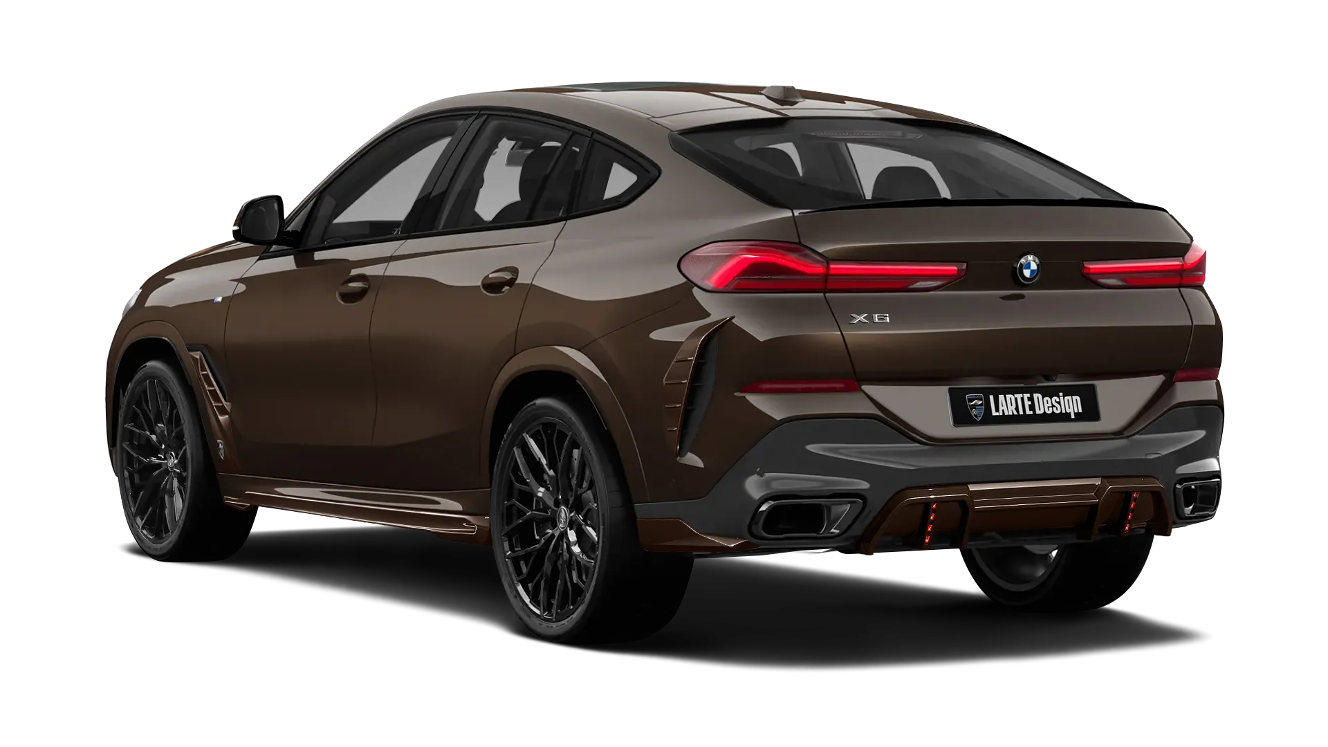BMW X6 G06 LCI III Facelift mit lackiertem Karosserie-Kit: Rückansicht in Macadamia