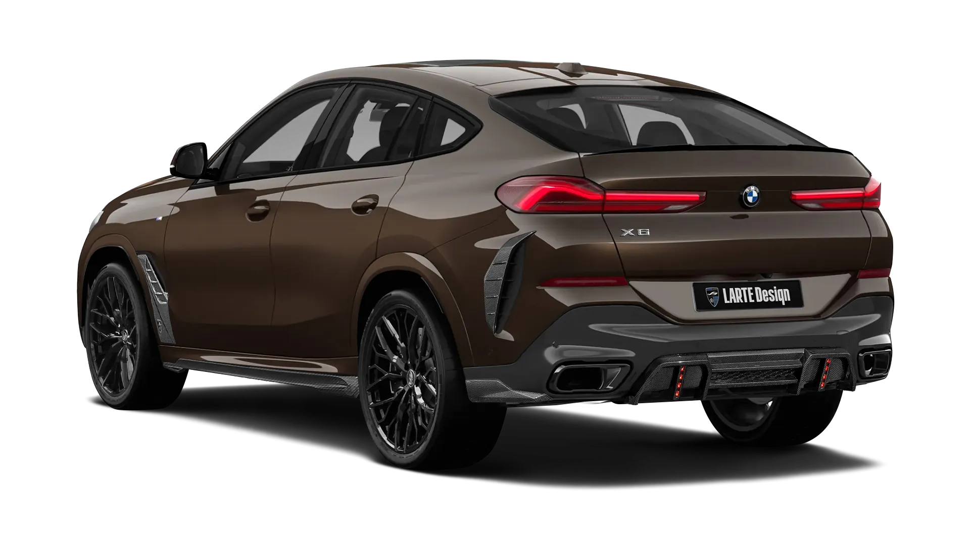 BMW X6 G06 LCI III Facelift mit Karbon-Karosserie-Kit: Rückansicht in Macadamia