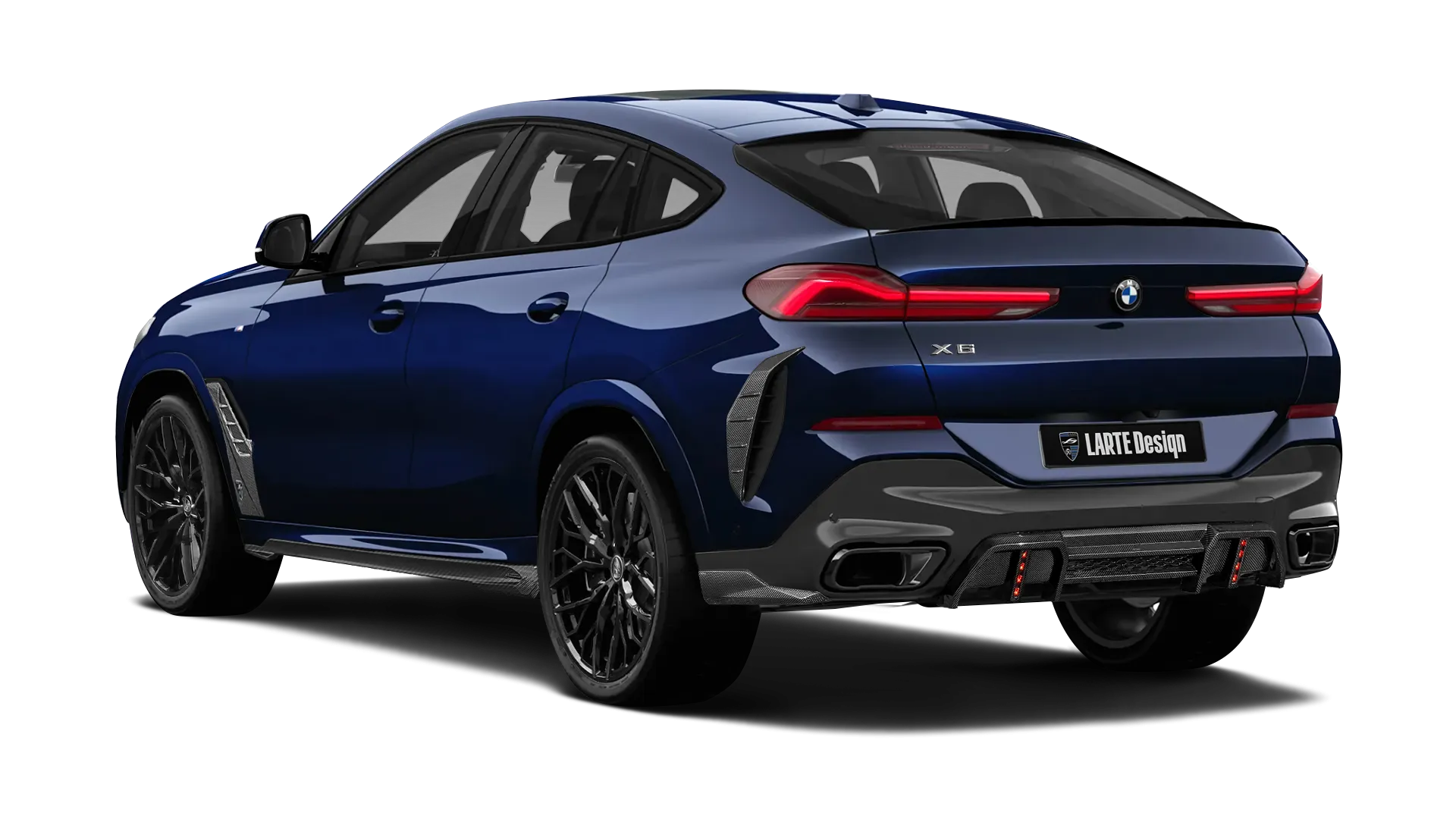 BMW X6 G06 LCI III Facelift mit Karbon-Karosserie-Kit: Rückansicht in Tanzanit Blau