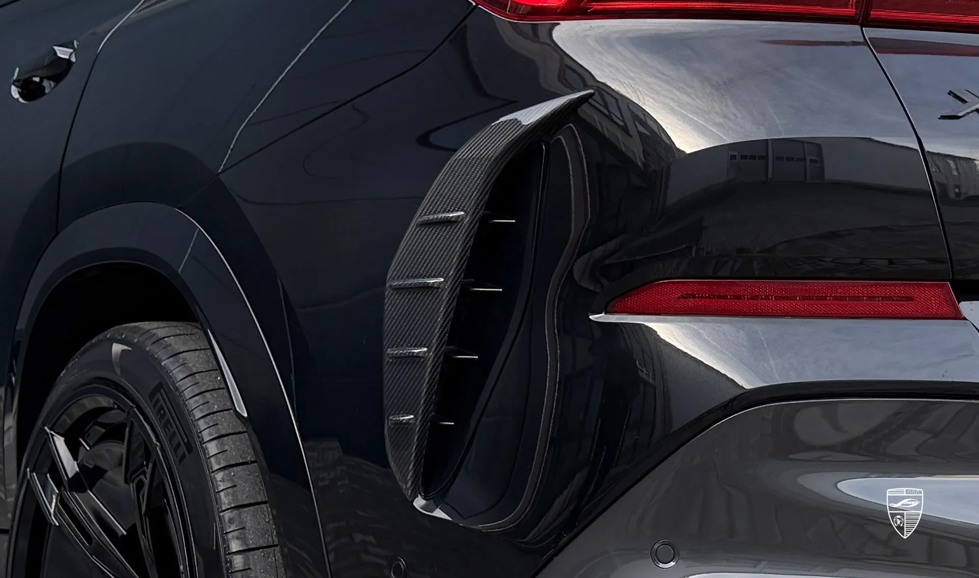 Carbonfaser-Heckschürzeneinsätze Upgrade für den Luxuswagen BMW X6 G06 Facelift von LARTE Design