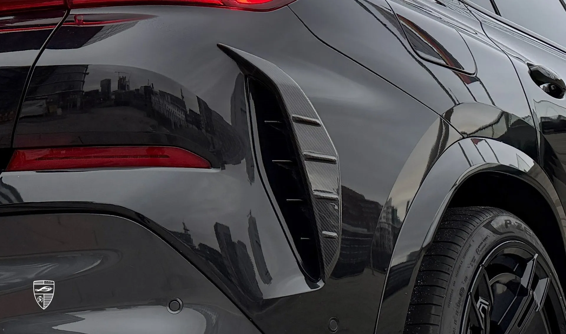 Carbonfaser-Heckschürzeneinsätze Upgrade für das Familienauto BMW X6 G06 Facelift von LARTE Design