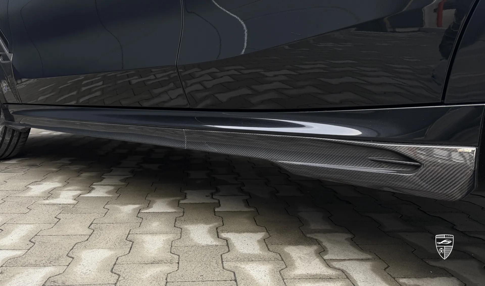 Carbonfaser-Seitenschweller Upgrade für das Familienauto BMW X6 G06 Facelift von LARTE Design