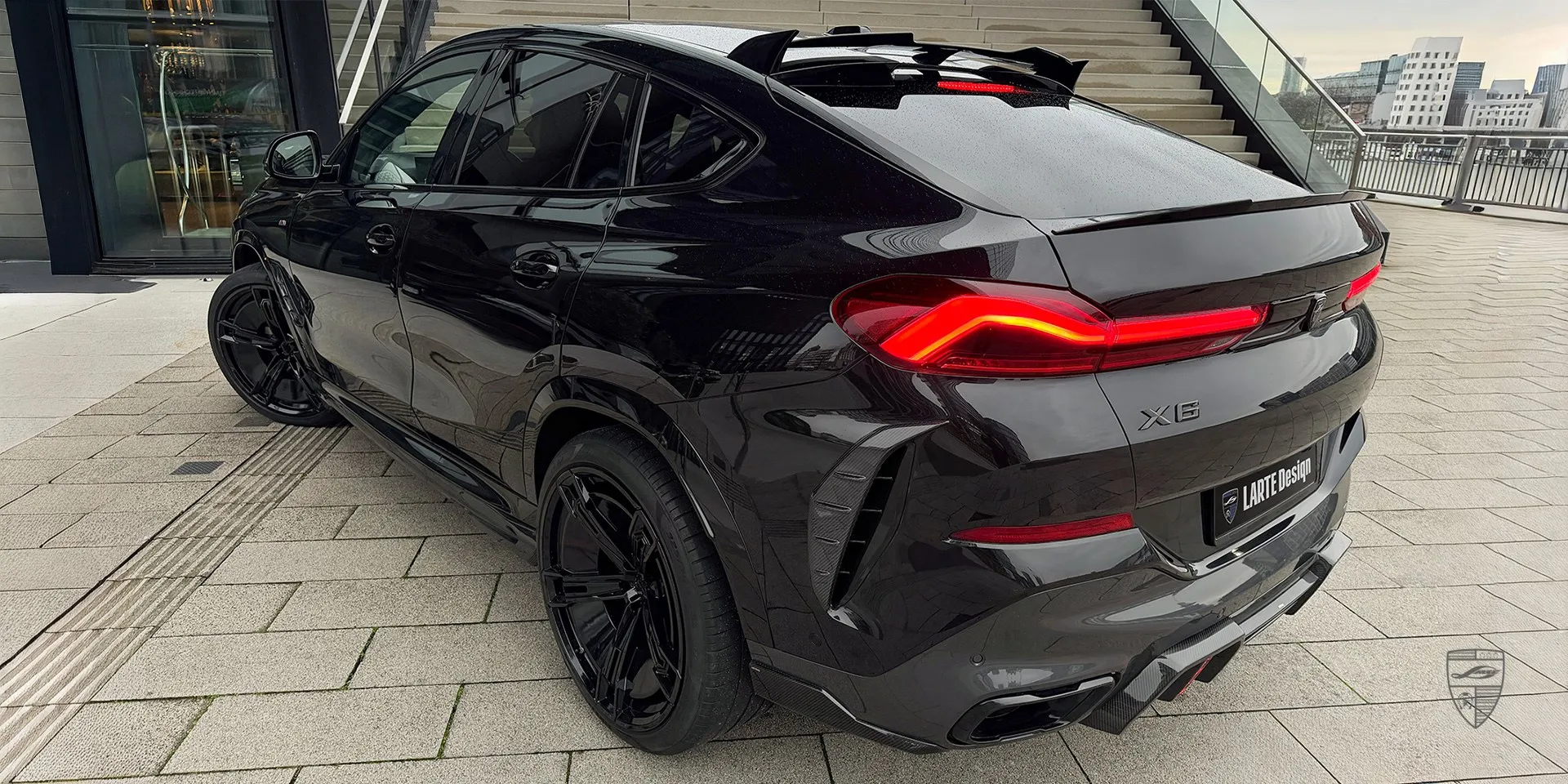 Mit LARTE ausgestatteter X6 G06 — einzigartiger SUV mit aggressivem Carbon‑Styling