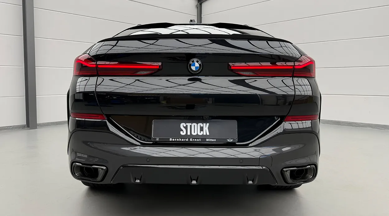 Rückansicht eines BMW X6 G06 LCI III Facelift mit einem Karosserie-Kit für ein individuelles Erscheinungsbild