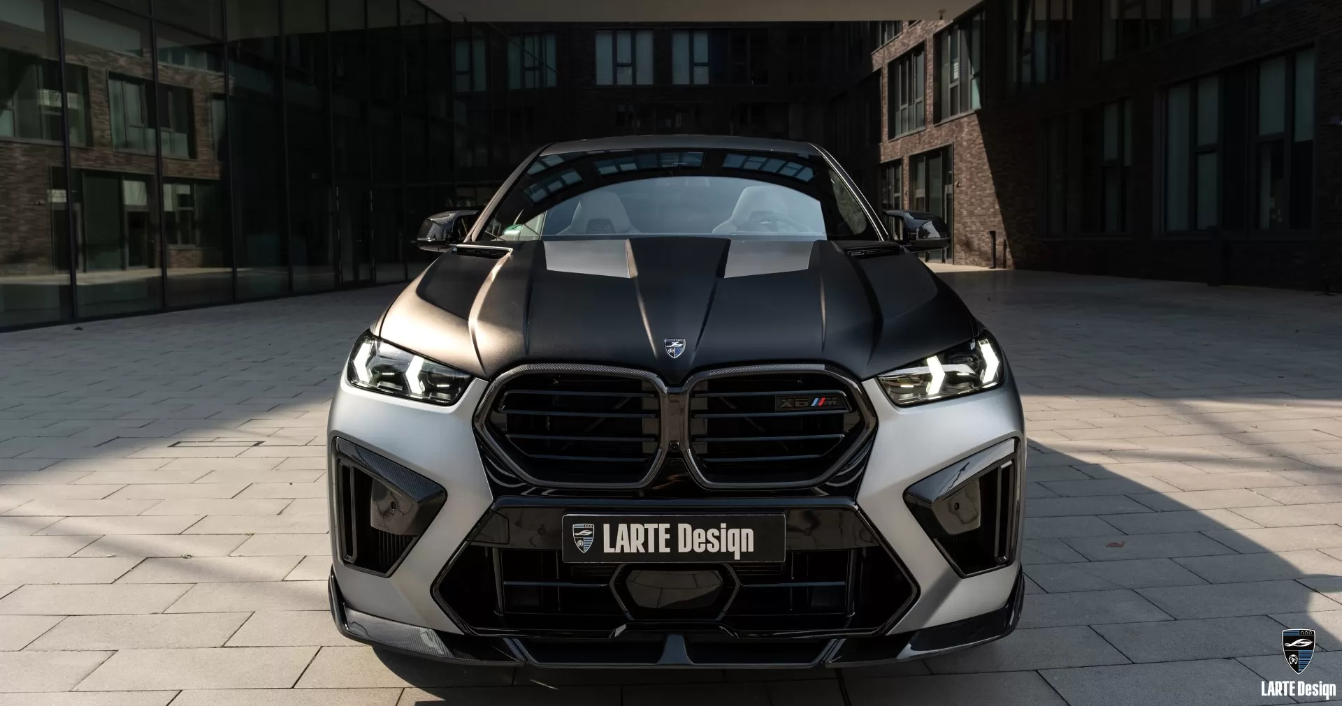 Black-painted hood for BMW X6M F96 LCI by LARTE Design