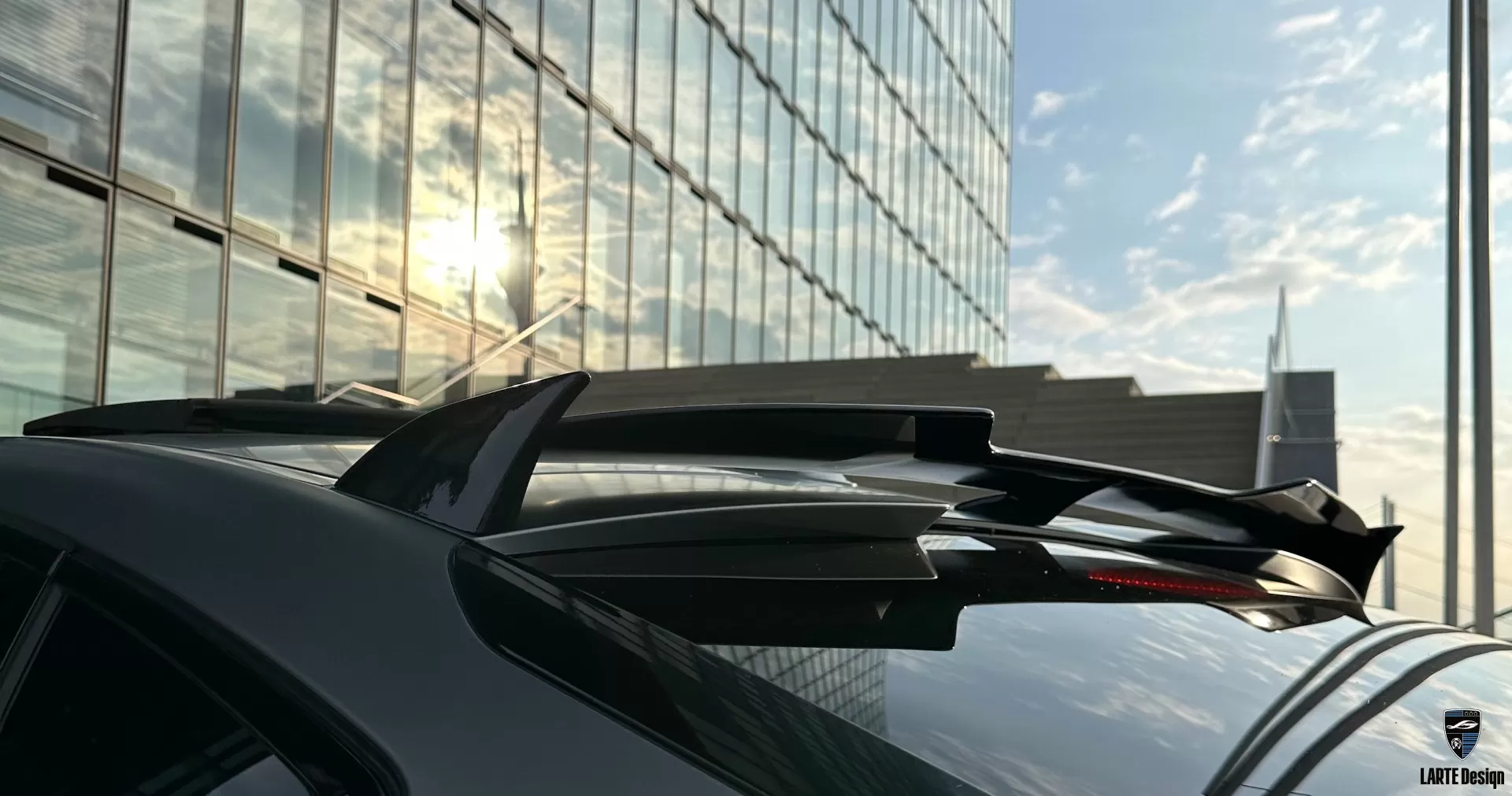 Glossy black roof spoiler for BMW X6M F96 LCI by LARTE Design
