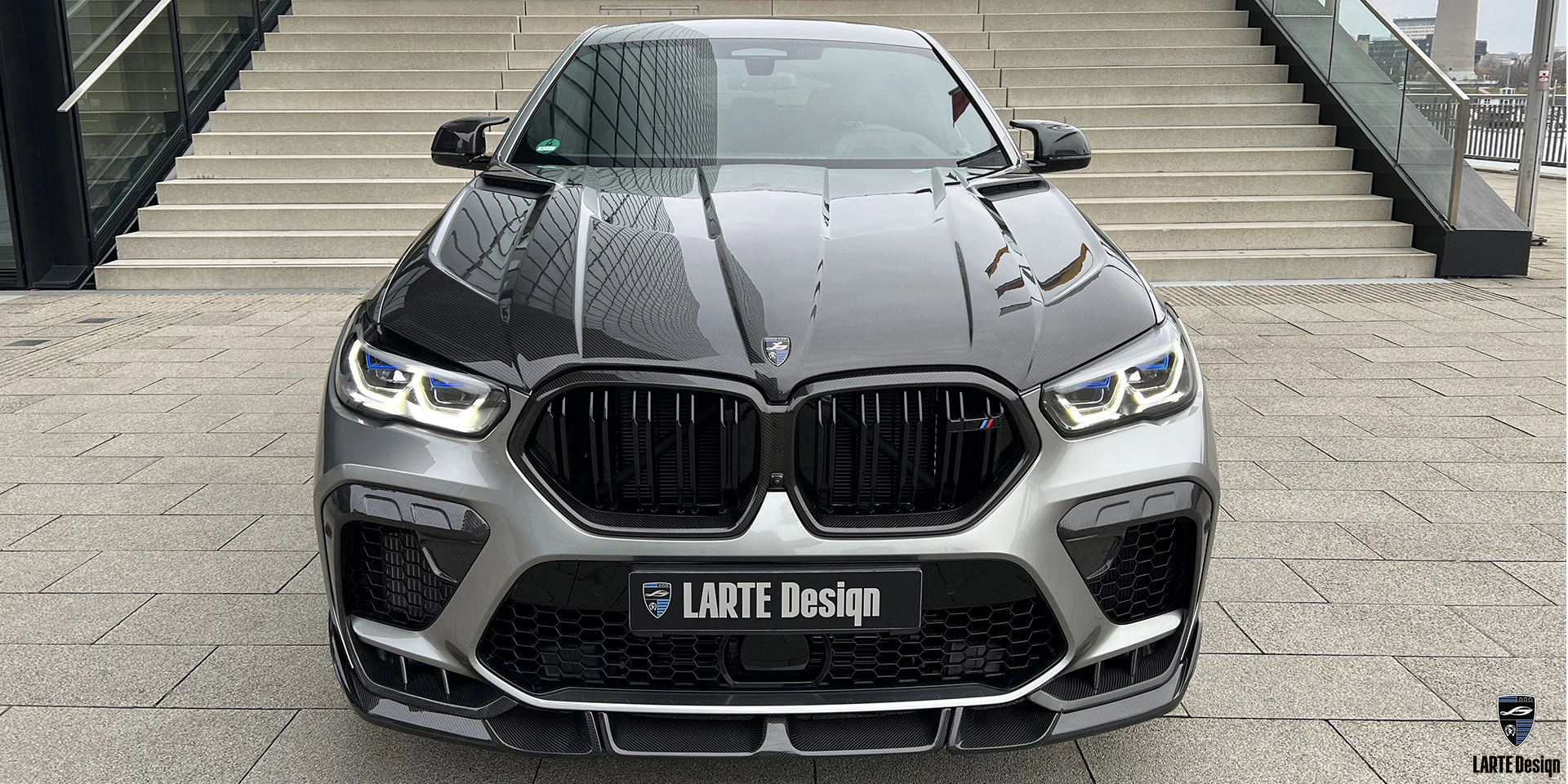 Kaufen Sie eine maßgefertigte Kohlefaser-Motorhaube für BMW X6 M Competition F96 in Dravit Grey Metallic (2022