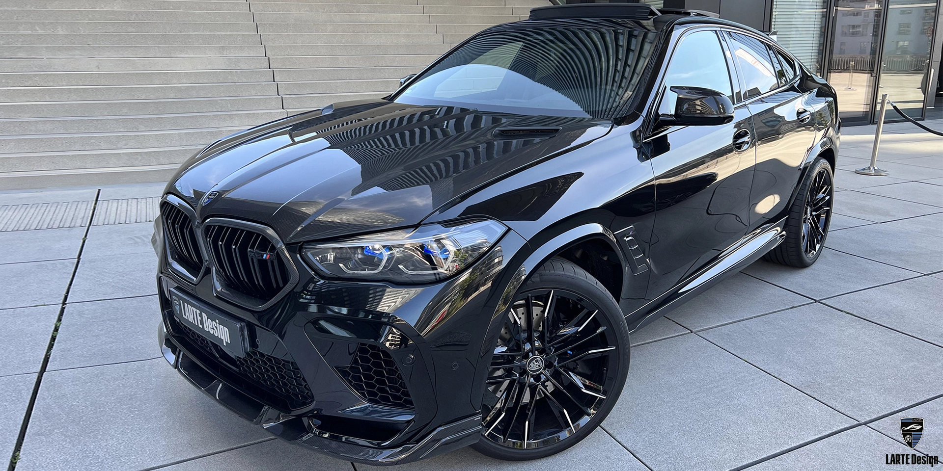 Kaufe serienmäßige geschmiedete Kohlefaser-Felgen für BMW X6 M Competition F96 Carbon Black Metallic (2023)