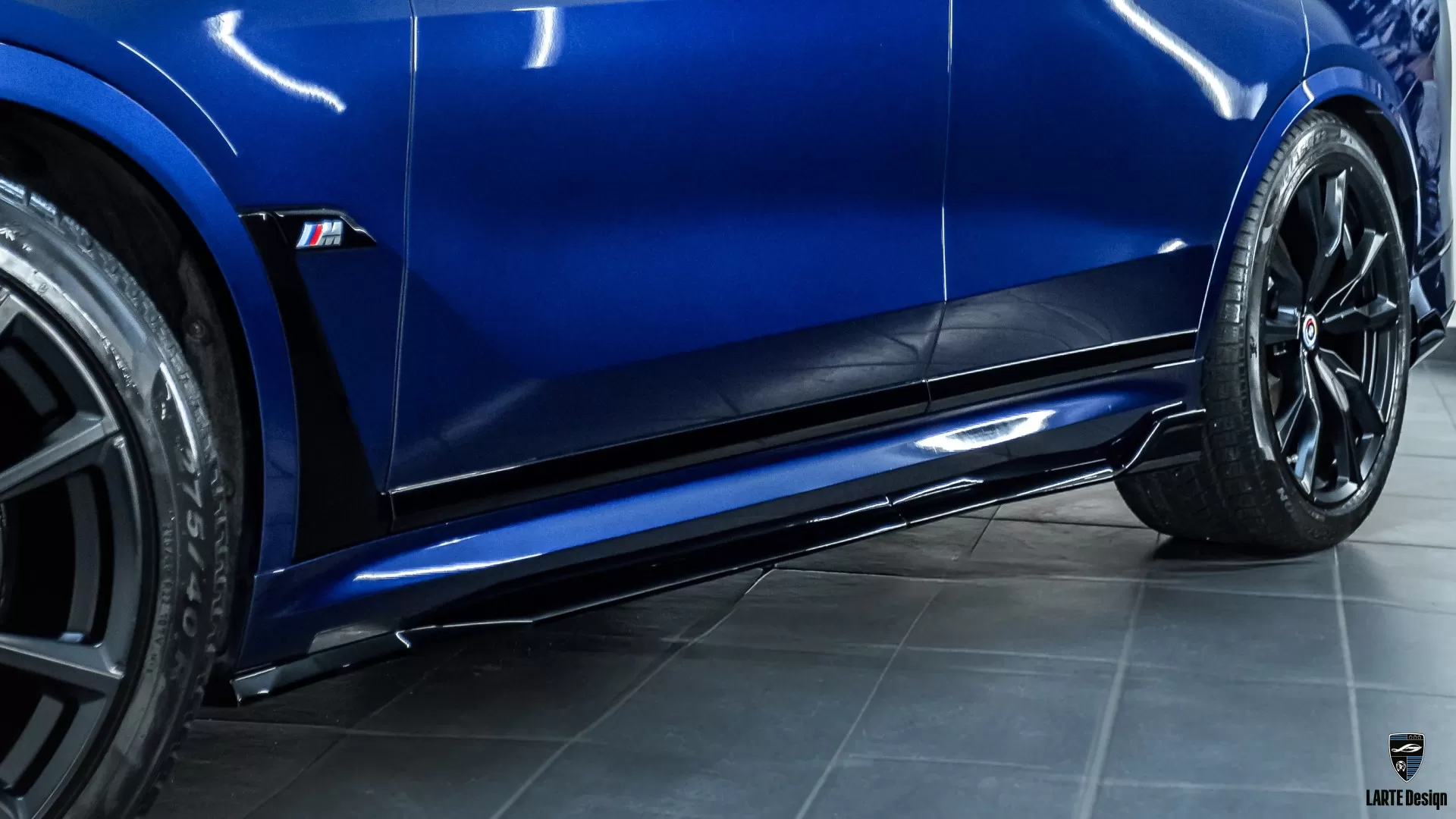 Glossy side skirts for BMW X7 G07 by LARTE Design