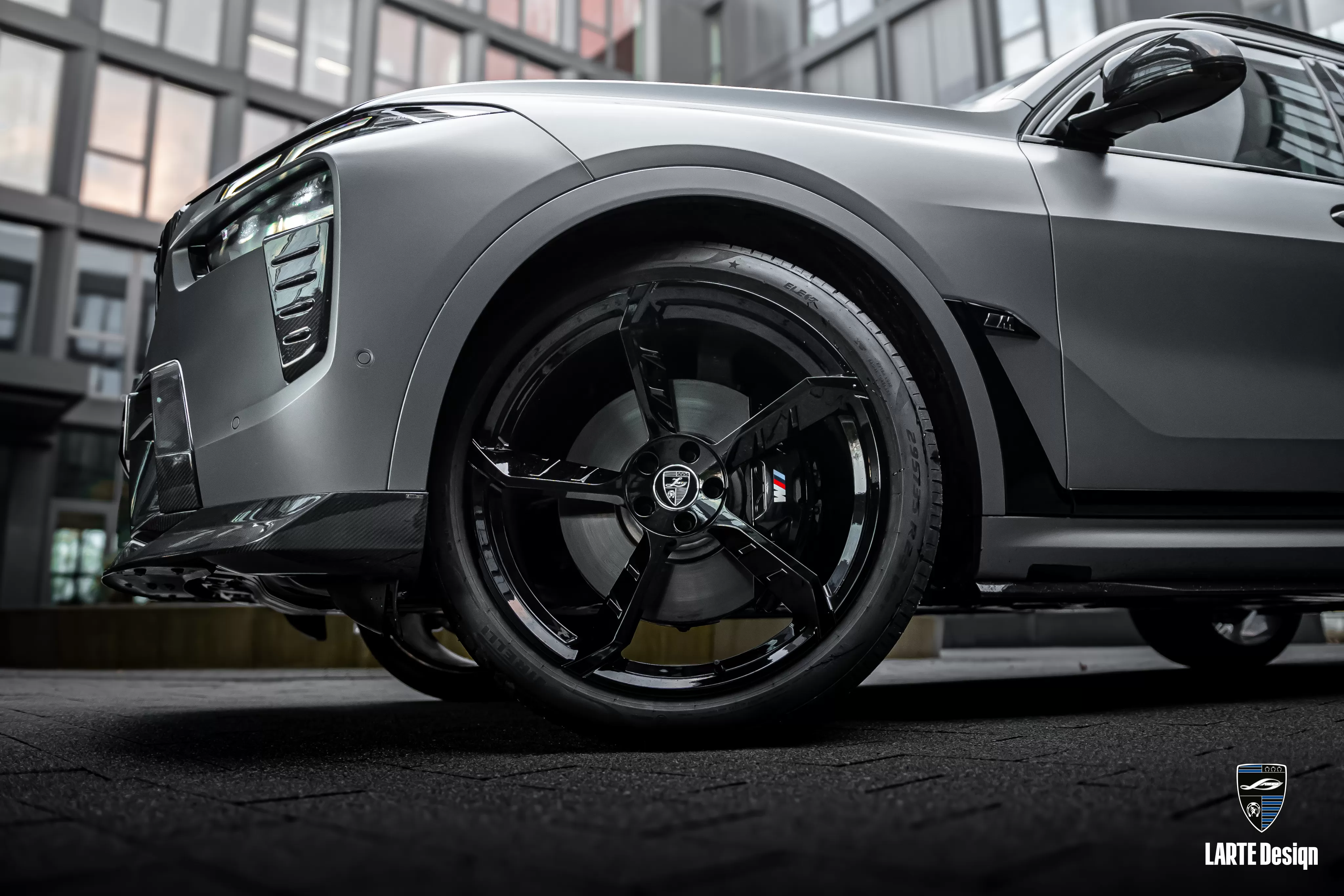 Custom forged wheels for BMW X7 G07 close look