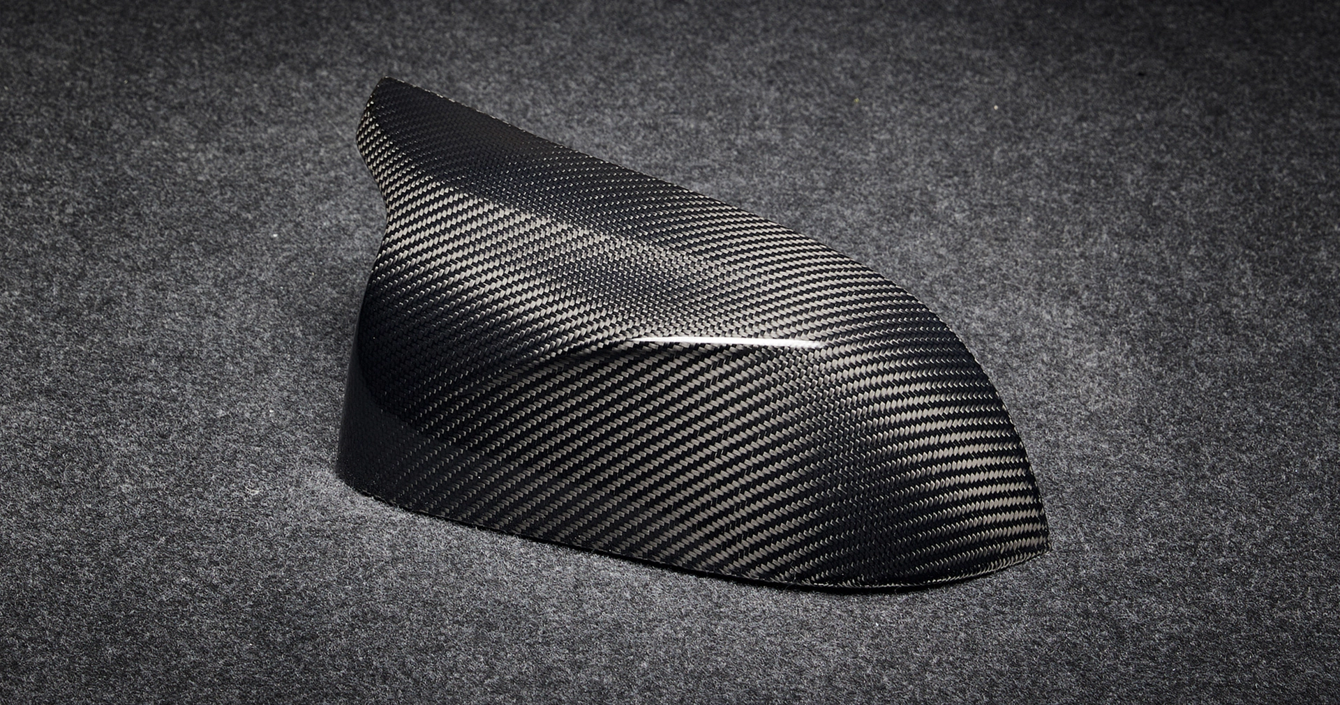 Buy custom carbon fiber mirror overlays for BMW X7 G07