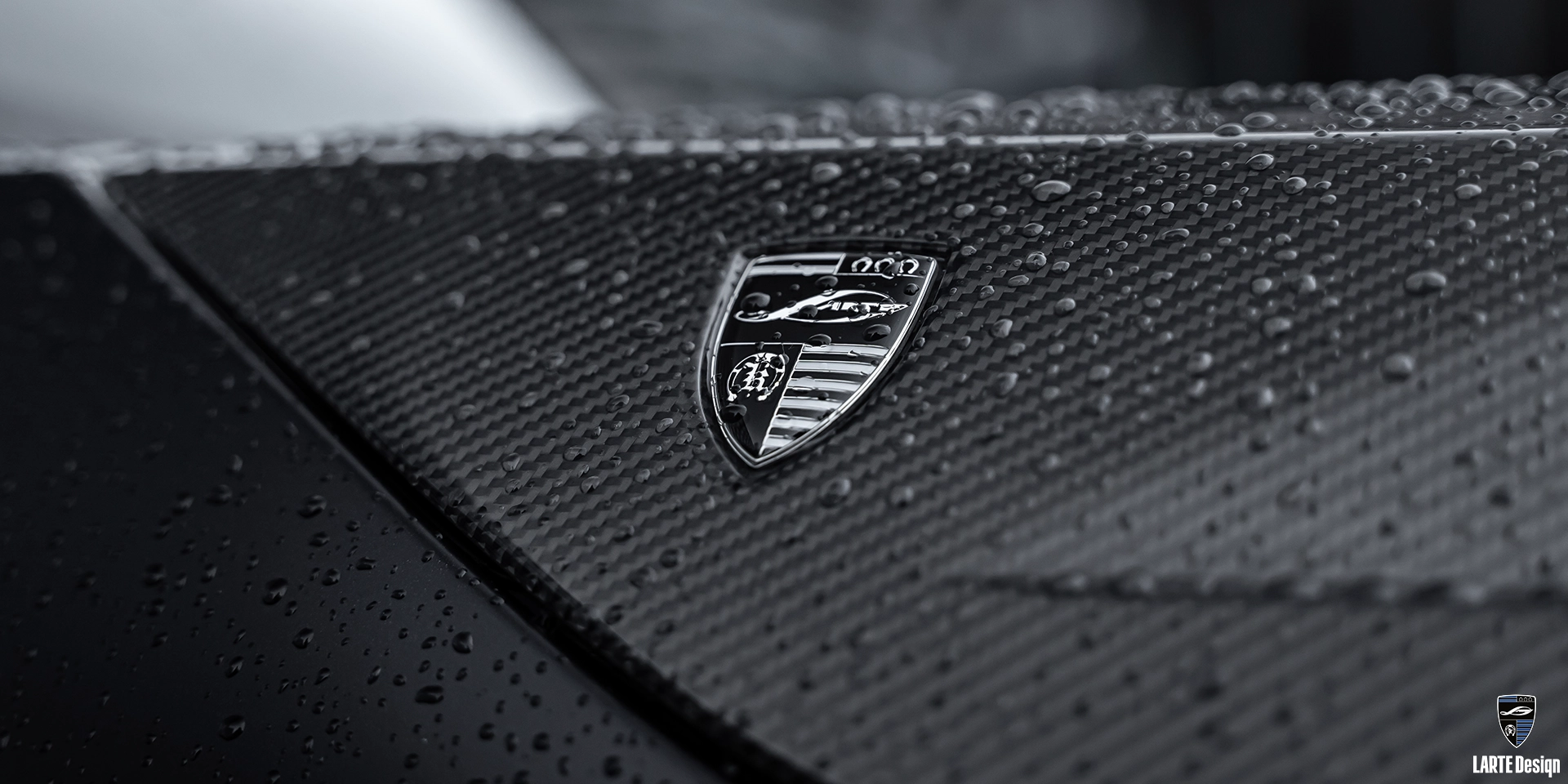 LARTE Design emblem on the carbon body kit for BMW G09