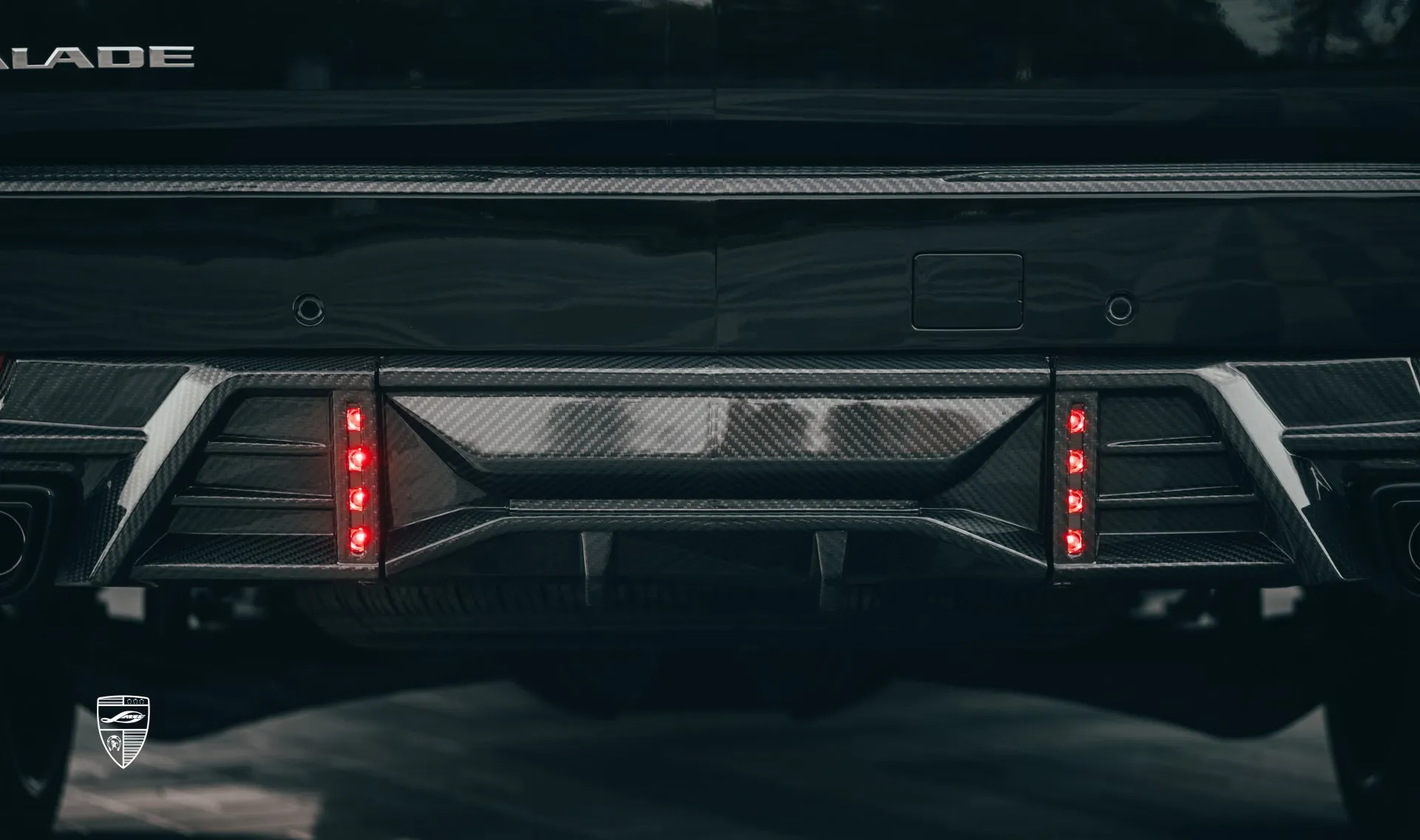 Vertikale Rückleuchten für Ihren Cadillac Escalade 600 im Erscheinungspaket Vertikale Rückleuchten für Ihren Cadillac Escalade 600 im Erscheinungspaket von LARTE Design