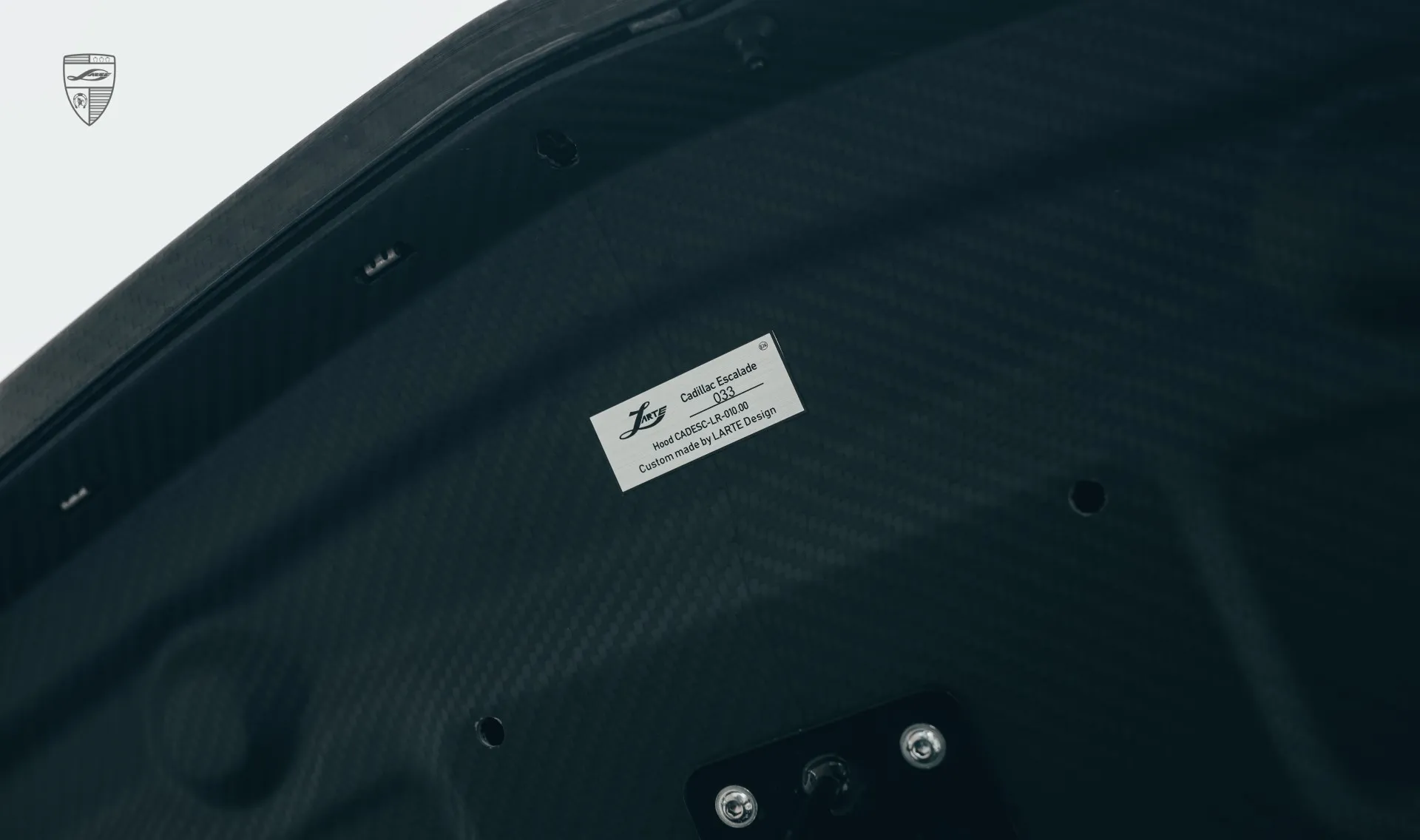 Carbonfaser-Motorhaube für Ihren Cadillac Escalade 600 im Erscheinungspaket Carbonfaser-Motorhaube für Ihren Cadillac Escalade 600 im Erscheinungspaket von LARTE Design