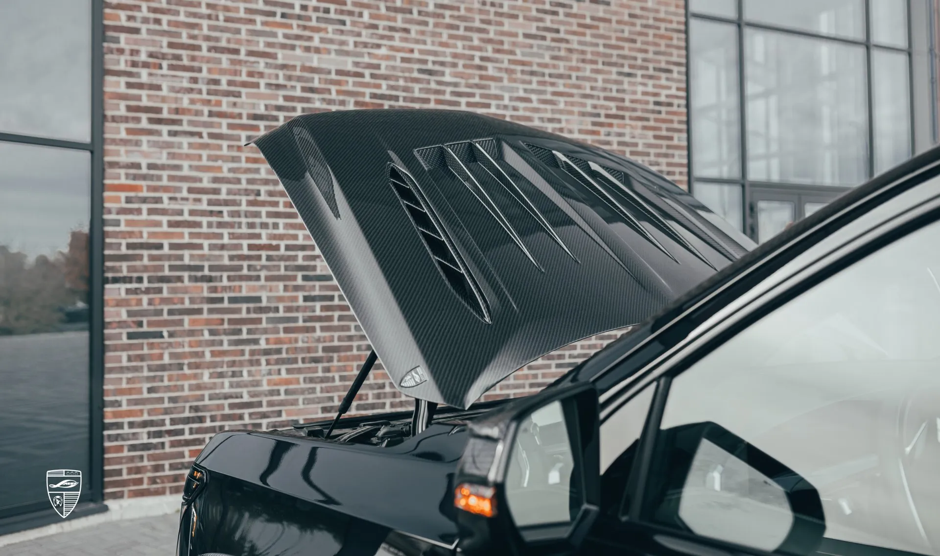 Carbonfaser-Motorhaube für Ihren Cadillac Escalade 600 im Umrüstkit Carbonfaser-Motorhaube für Ihren Cadillac Escalade 600 im Umrüstkit von LARTE Design