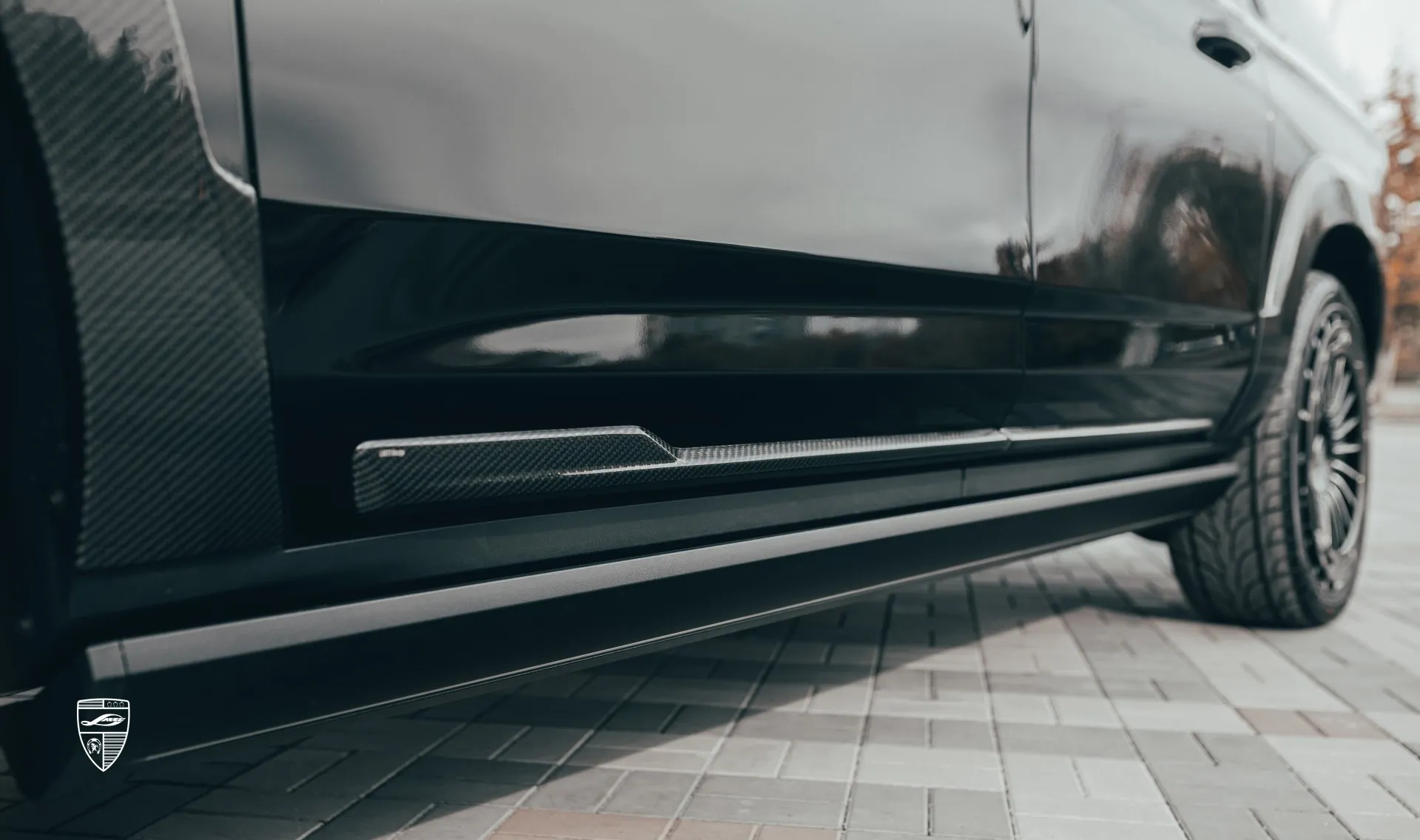 Carbonfaser-Türleisten für Ihren Cadillac Escalade 600 im Umrüstkit Carbonfaser-Türleisten für Ihren Cadillac Escalade 600 im Umrüstkit von LARTE Design