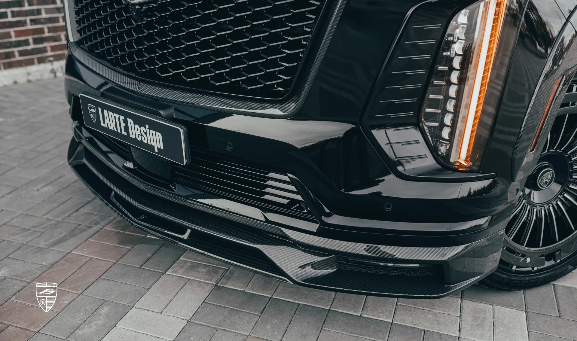 Carbonfaser-Frontstoßfänger-Aufsatz Upgrade für Ihren SUV Cadillac Escalade 600 Carbonfaser-Frontstoßfänger-Aufsatz Upgrade für Ihren SUV Cadillac Escalade 600 von LARTE Design