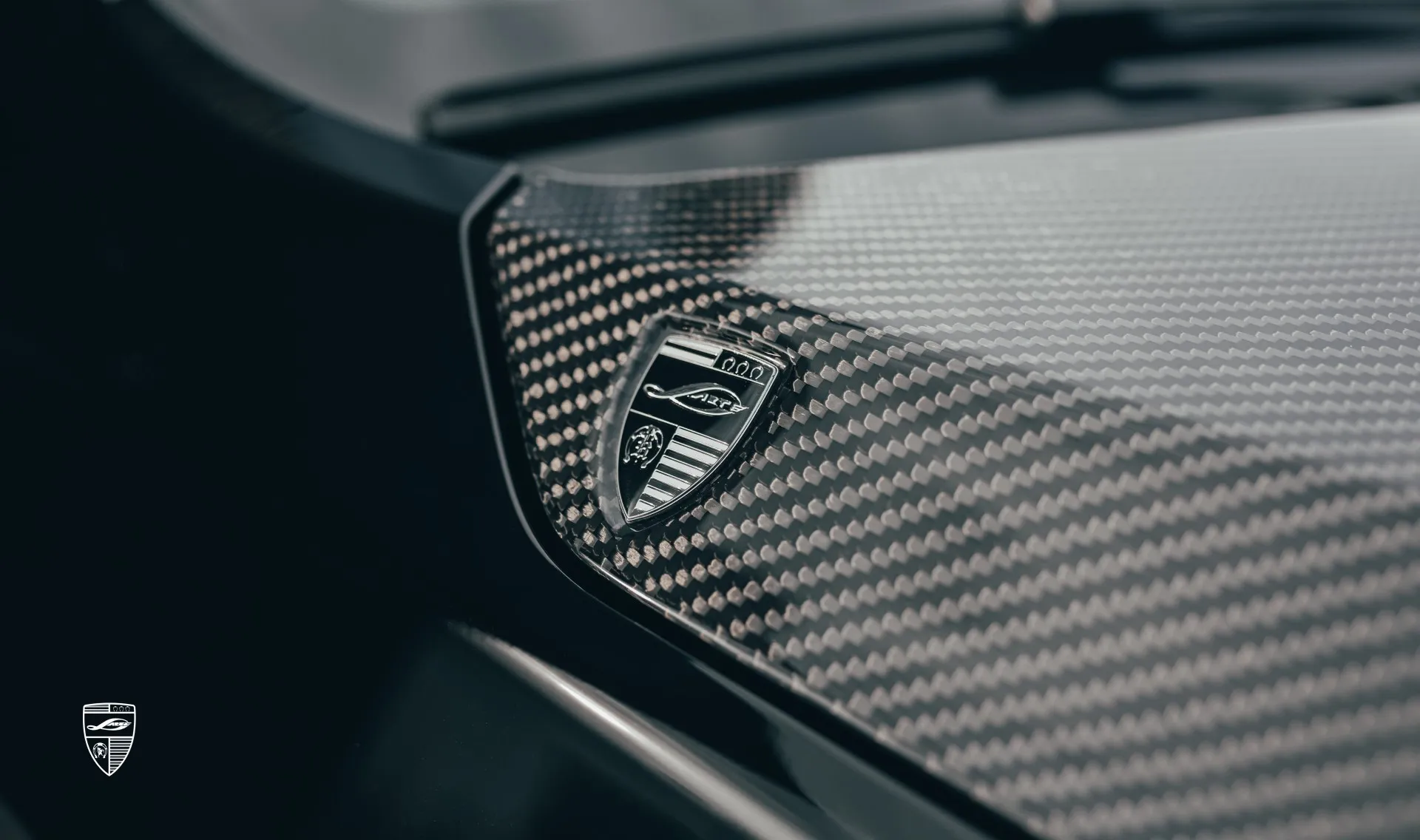 Carbonfaser-Motorhaube für Ihren Cadillac Escalade 600 im Erscheinungspaket Carbonfaser-Motorhaube für Ihren Cadillac Escalade 600 im Erscheinungspaket von LARTE Design