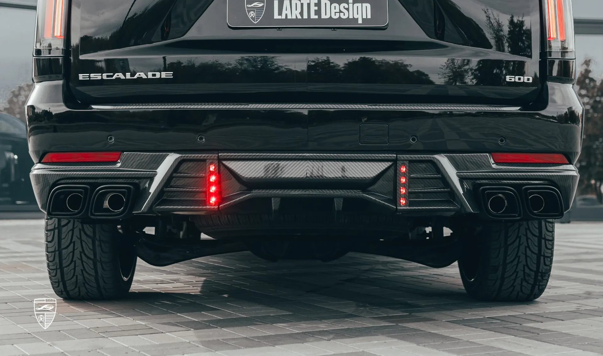 Carbonfaser-Heckdiffusor Upgrade für Ihren SUV Cadillac Escalade 600 Carbonfaser-Heckdiffusor Upgrade für Ihren SUV Cadillac Escalade 600 von LARTE Design