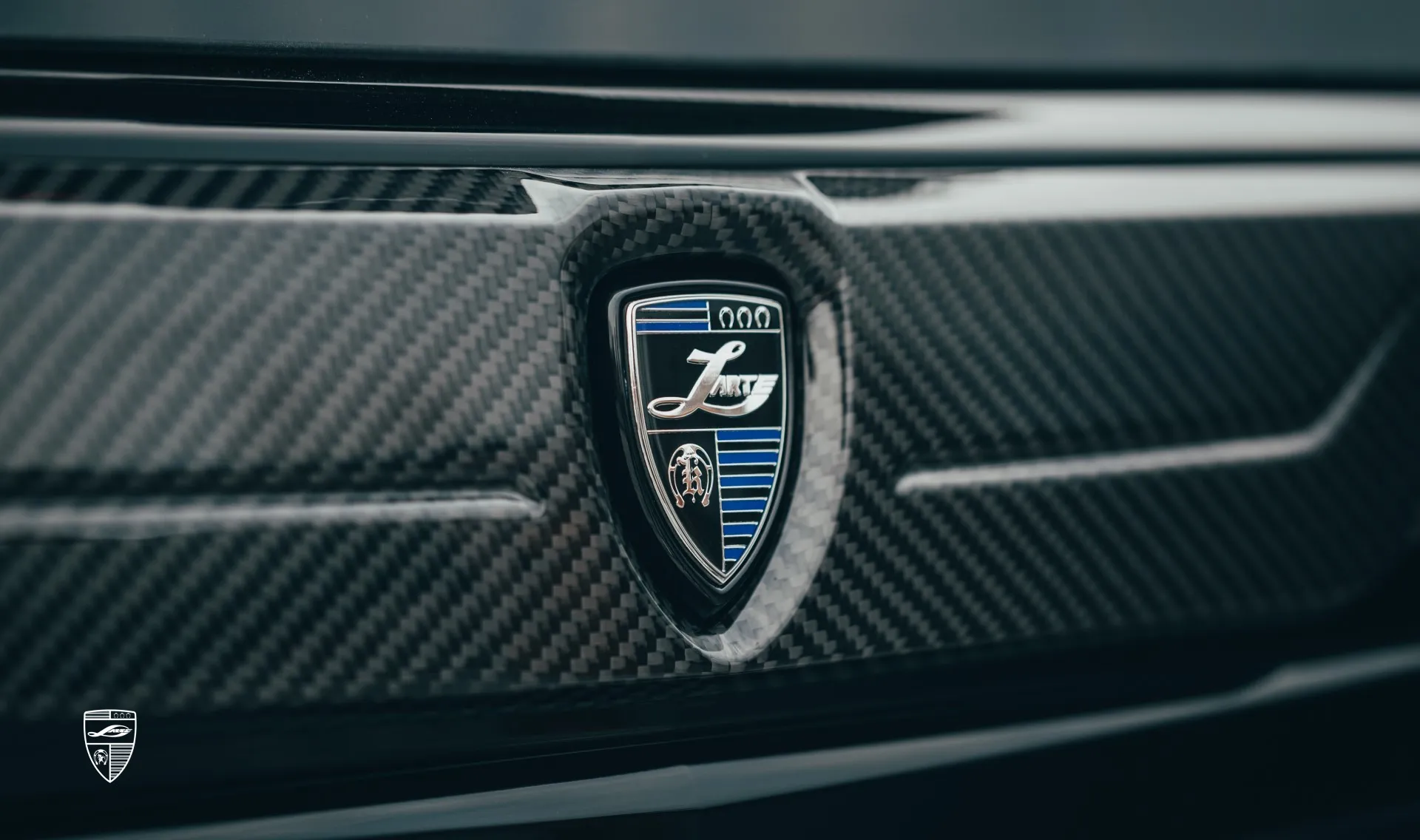 Carbonfaser-Heckklappenverkleidung Upgrade für Ihren SUV Cadillac Escalade 600 Carbonfaser-Heckklappenverkleidung Upgrade für Ihren SUV Cadillac Escalade 600 von LARTE Design