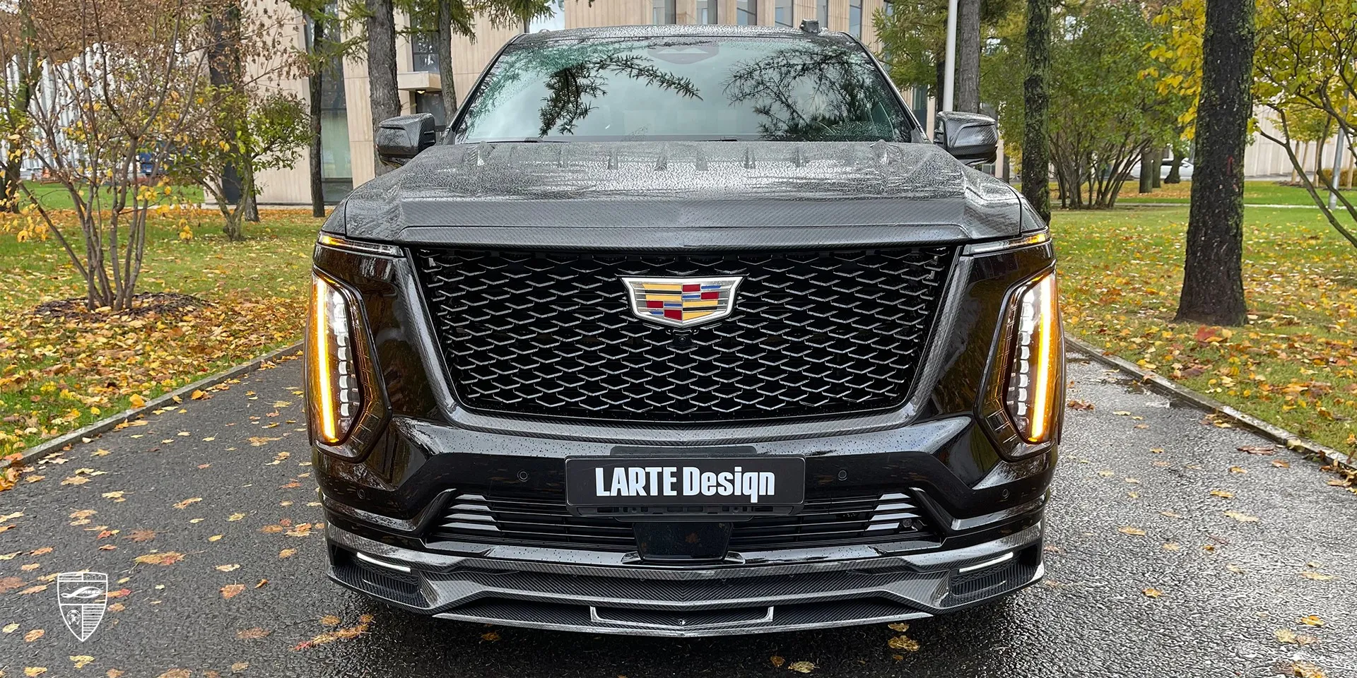 ESTHETE Escalade 600 mit LED-Frontstoßfänger-Upgrade 2026 Cadillac Escalade 600 mit ESTHETE-Motorhauben-Spoiler und LED-Frontstoßfänger