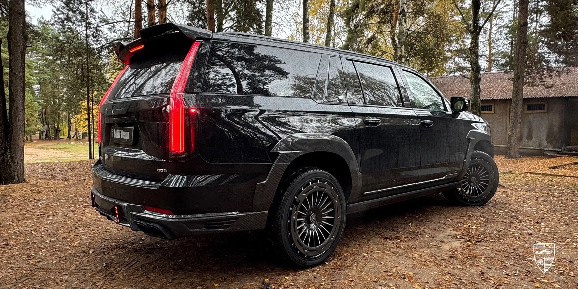Cadillac Escalade 600 mit sportlich-luxuriösem Designpaket 2026 Cadillac Escalade 600 SUV – Carbon-Design und ESTHETE-Appearance-Paket