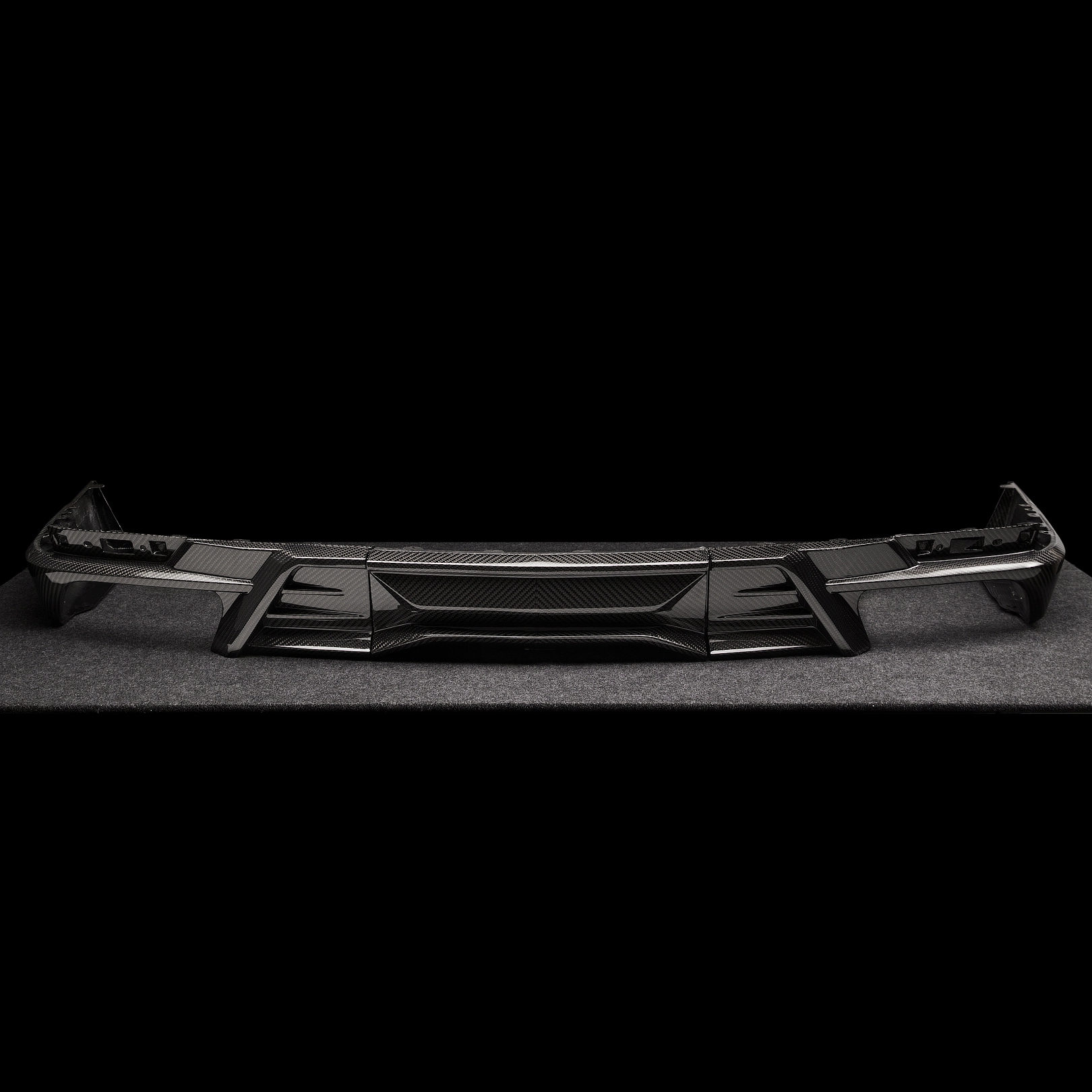 Carbon fiber accessories Rear skirt for Cadillac Escalade ESV GMT 1XX 6.2 AT ESV 6.2L V8 VVT DFM Petrol 420 hp engine