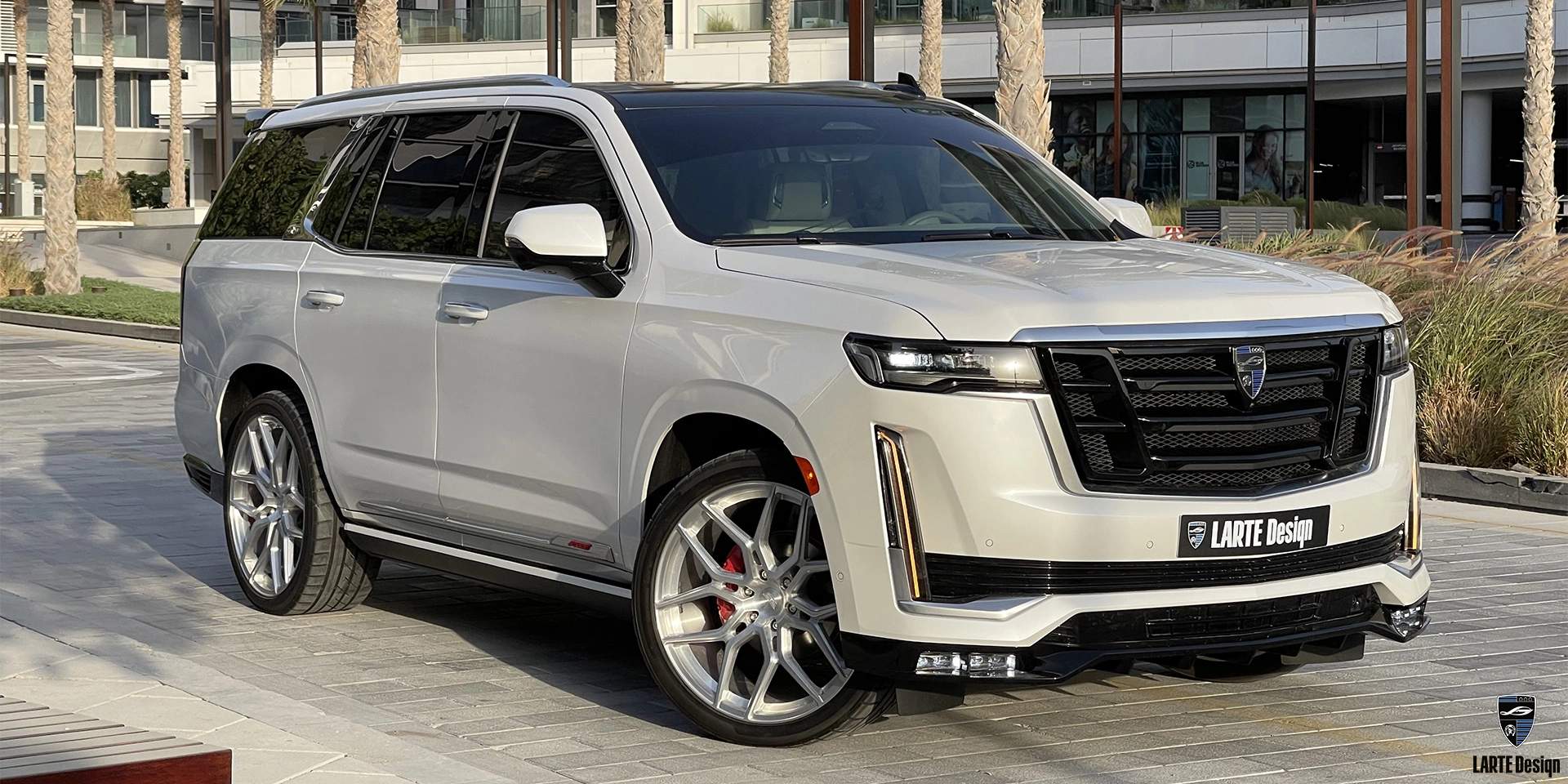 Bestellen Sie Tuning-Kits aus Kohlefaser für den Cadillac Escalade GMT 1XX 6.2 AT Premium Luxury iin Kristallweiß Tricoat 2024