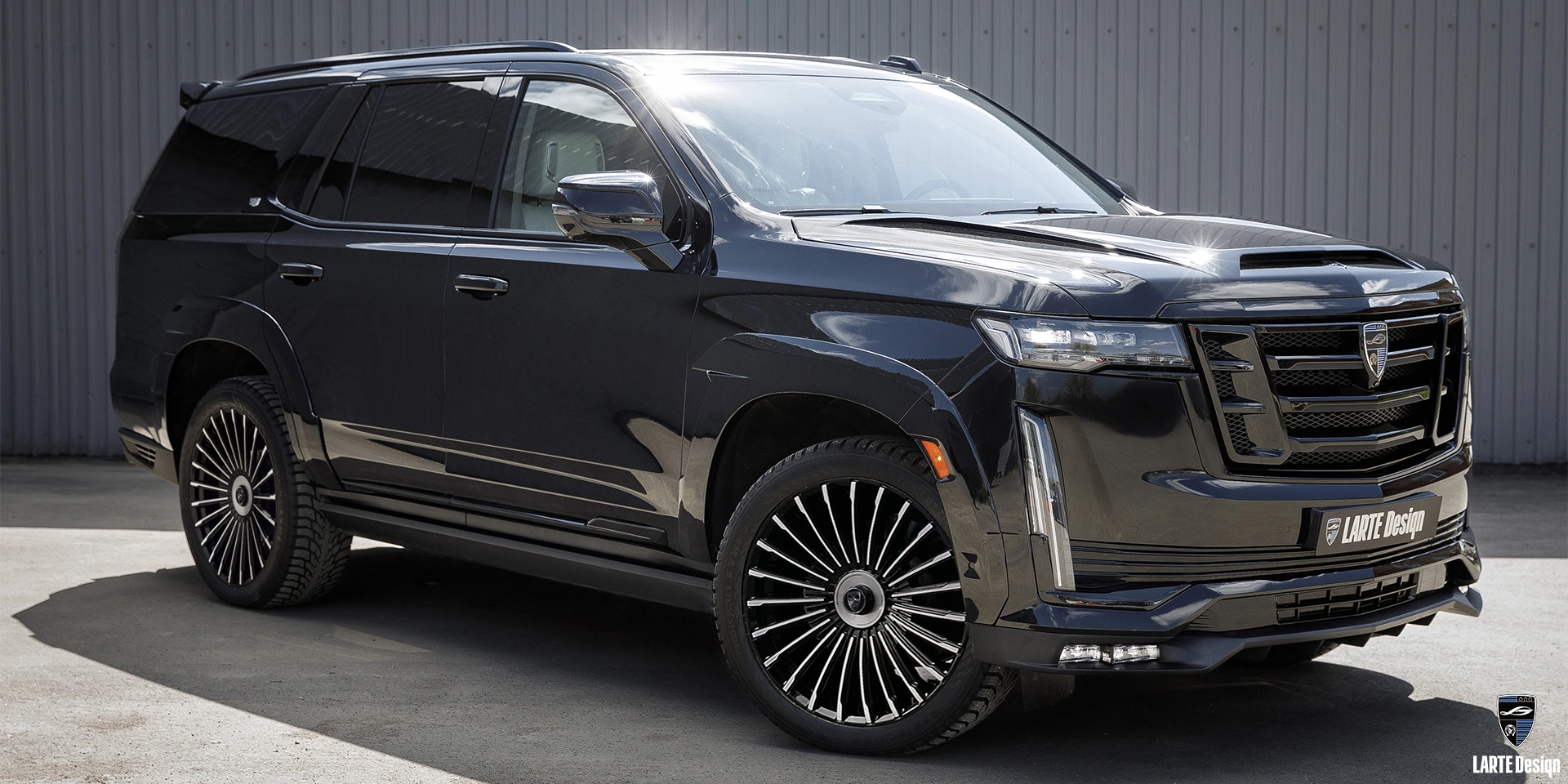 Anfrage für einen zusätzlichen Kohlefaser-Diffusor für den Cadillac Escalade GMT 1XX 6.2 AT ESV Luxury in Galactic Grey Metallic 2022