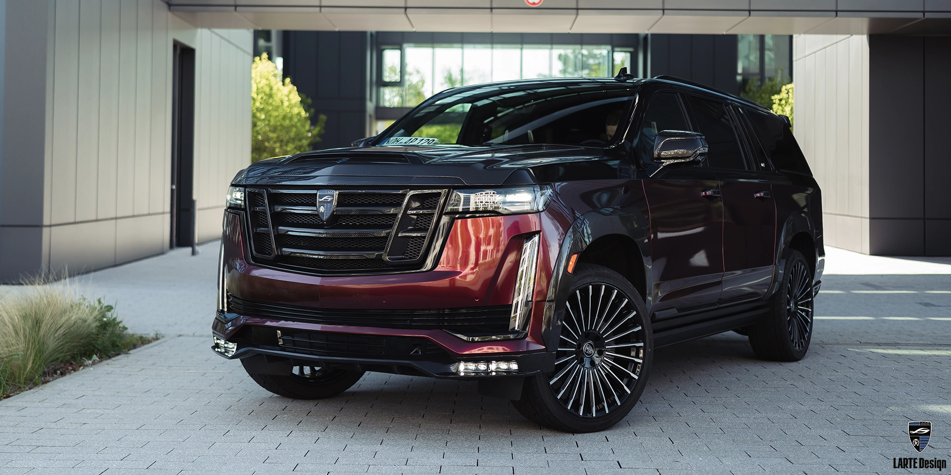 Bestellen Sie Tuning-Kits Kohlefaser für Cadillac Escalade GMT 1XX in einem Wrap Bordo