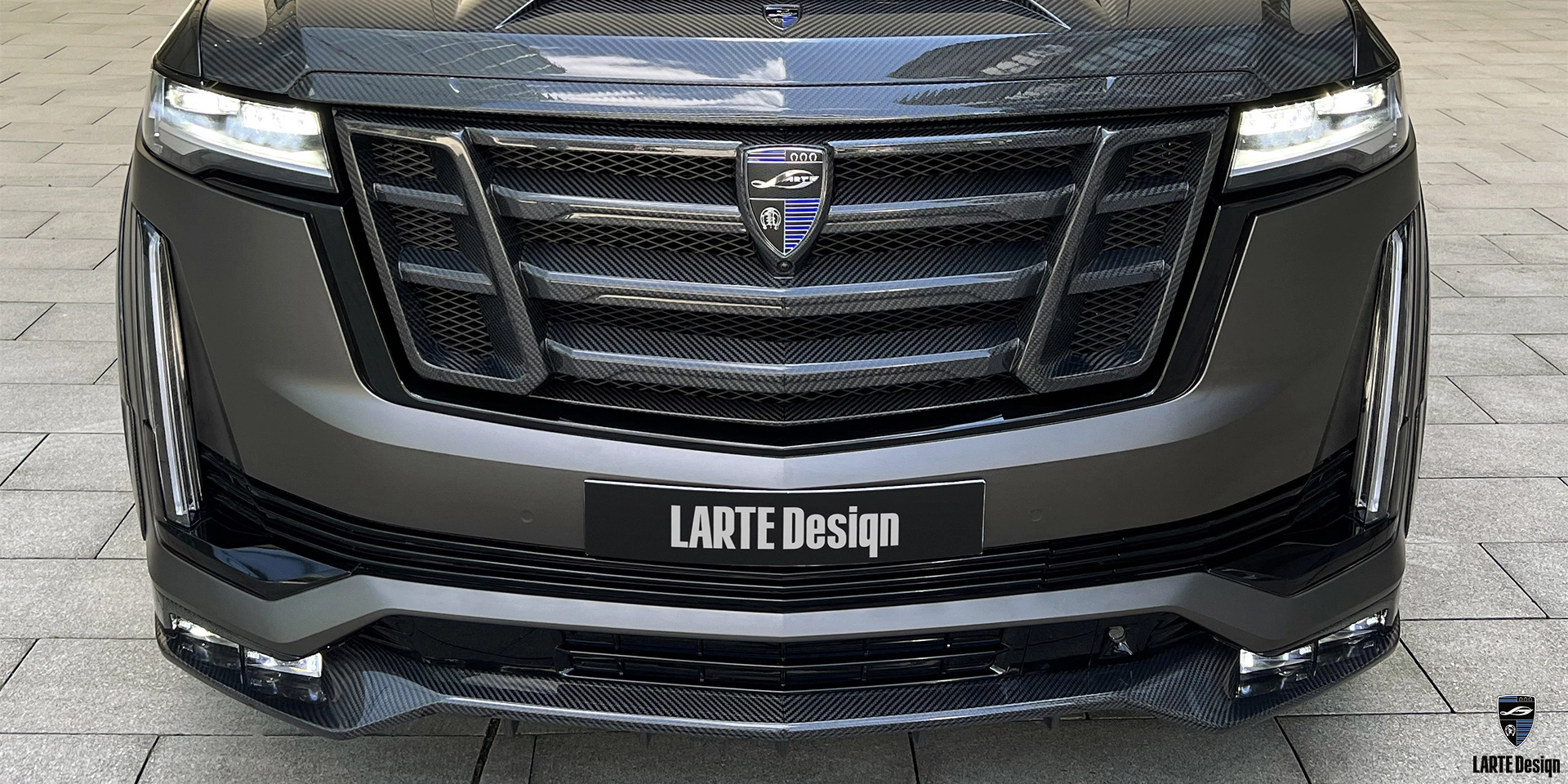 Erwerben Sie ein neues aerodynamisches Kohlefaser-Kit für den Cadillac Escalade GMT 1XX 6.2 AT ESV Premium Luxury in Galactic Grey Metallic 2023