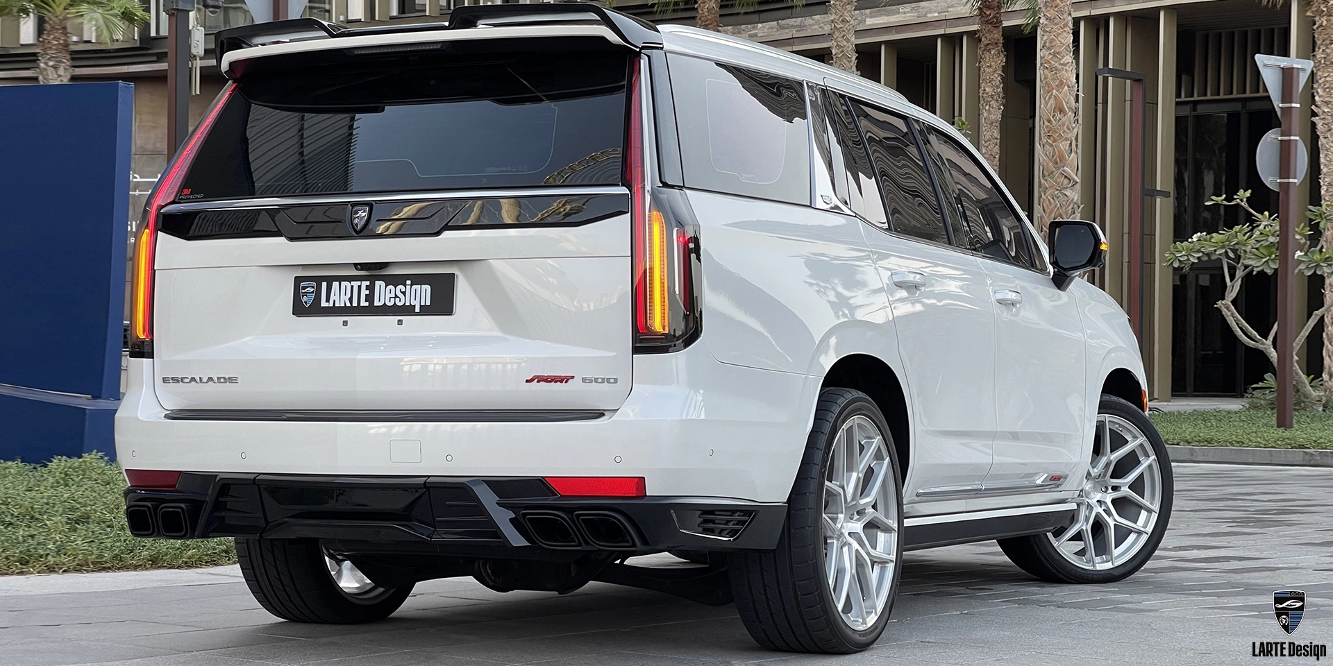 Erhalte Kohlefaser-Schürzen für den Cadillac Escalade GMT 1XX 6.2 AT Luxury Black Raven 2022