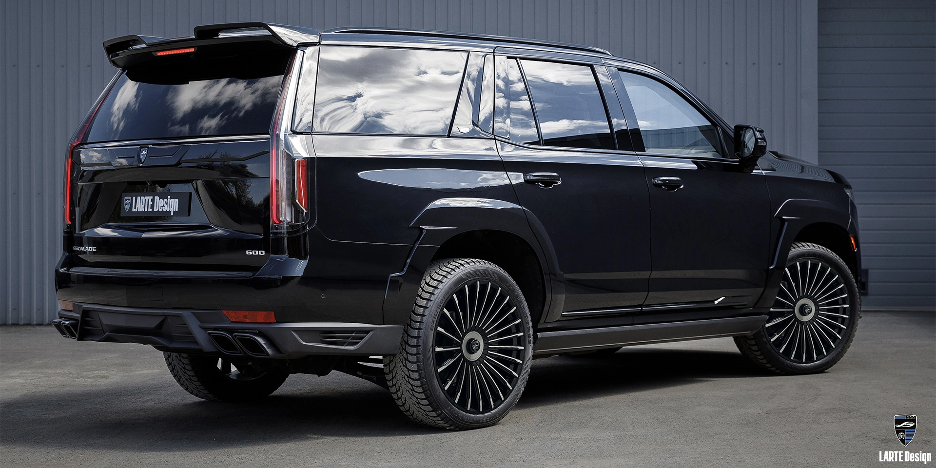 Preis für das Tuning des Cadillac Escalade GMT 1XX 6.2 AT Sport in Crystal White Tricoat 2024