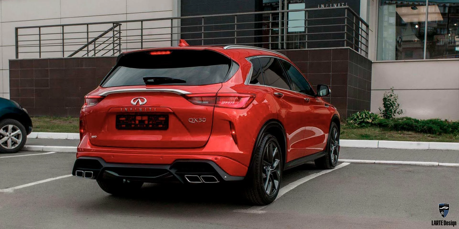 Kaufen Sie einen glänzend schwarzen Heckschürzendiffusor für den Infiniti QX50 Luxury in DYNAMIC SUNSTONE ROT