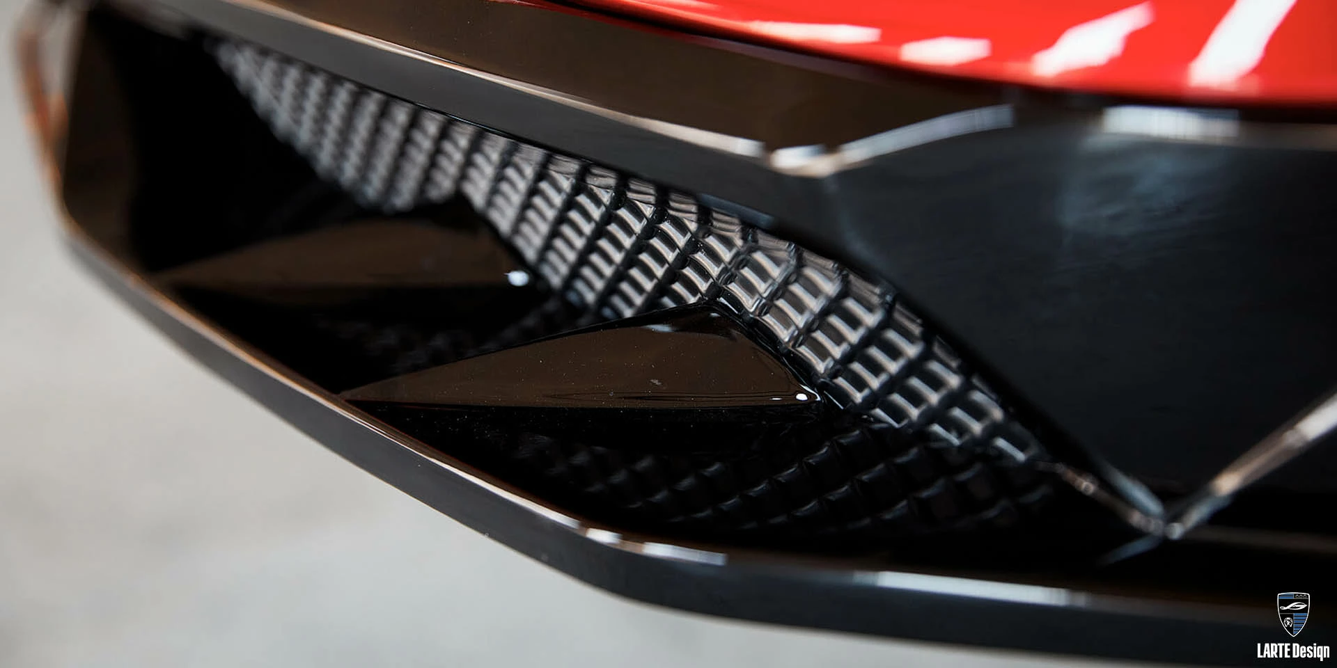 Kaufen Sie den glänzend schwarzen Frontstoßstangen-Splitter für den INFINITI QX55 Luxe V8 in DYNAMISCHES SONNENSTEINROT